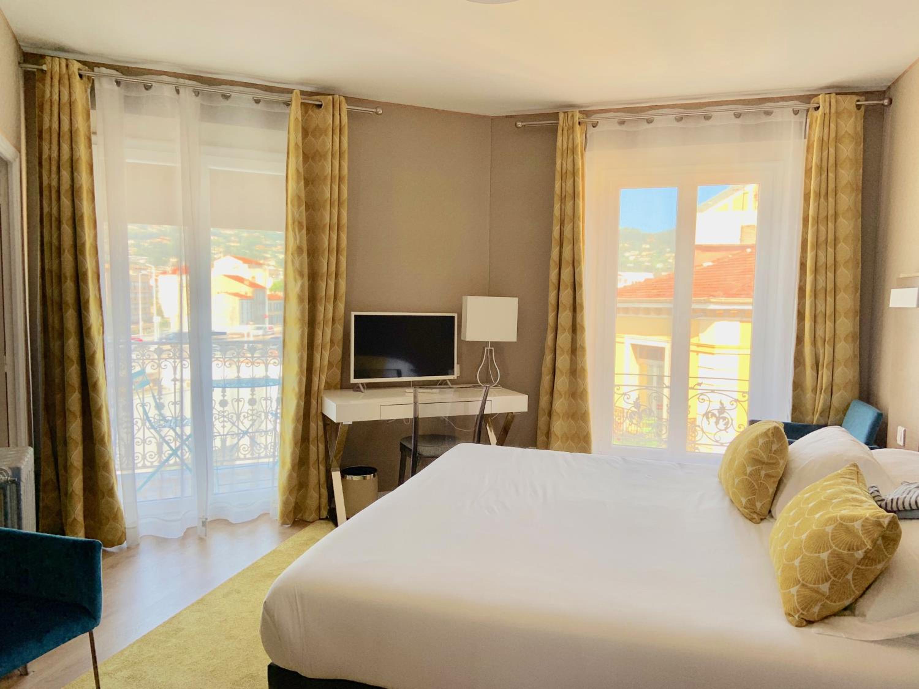 Superior Double Room with Balcony - Photo 5