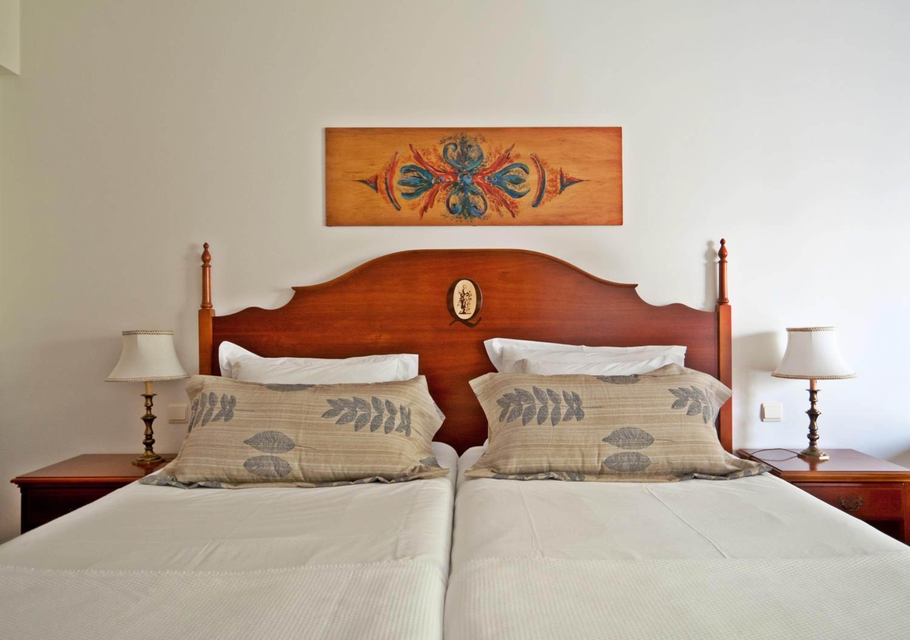 Double or Twin Premium Room with Garden View and Balcony - Photo 4