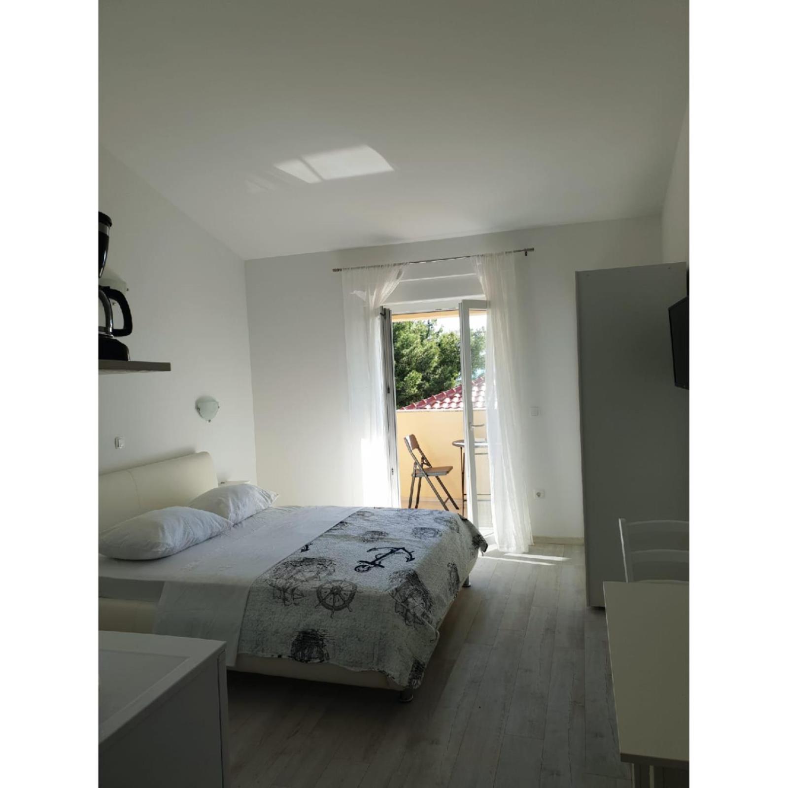 Double Room - Photo 1