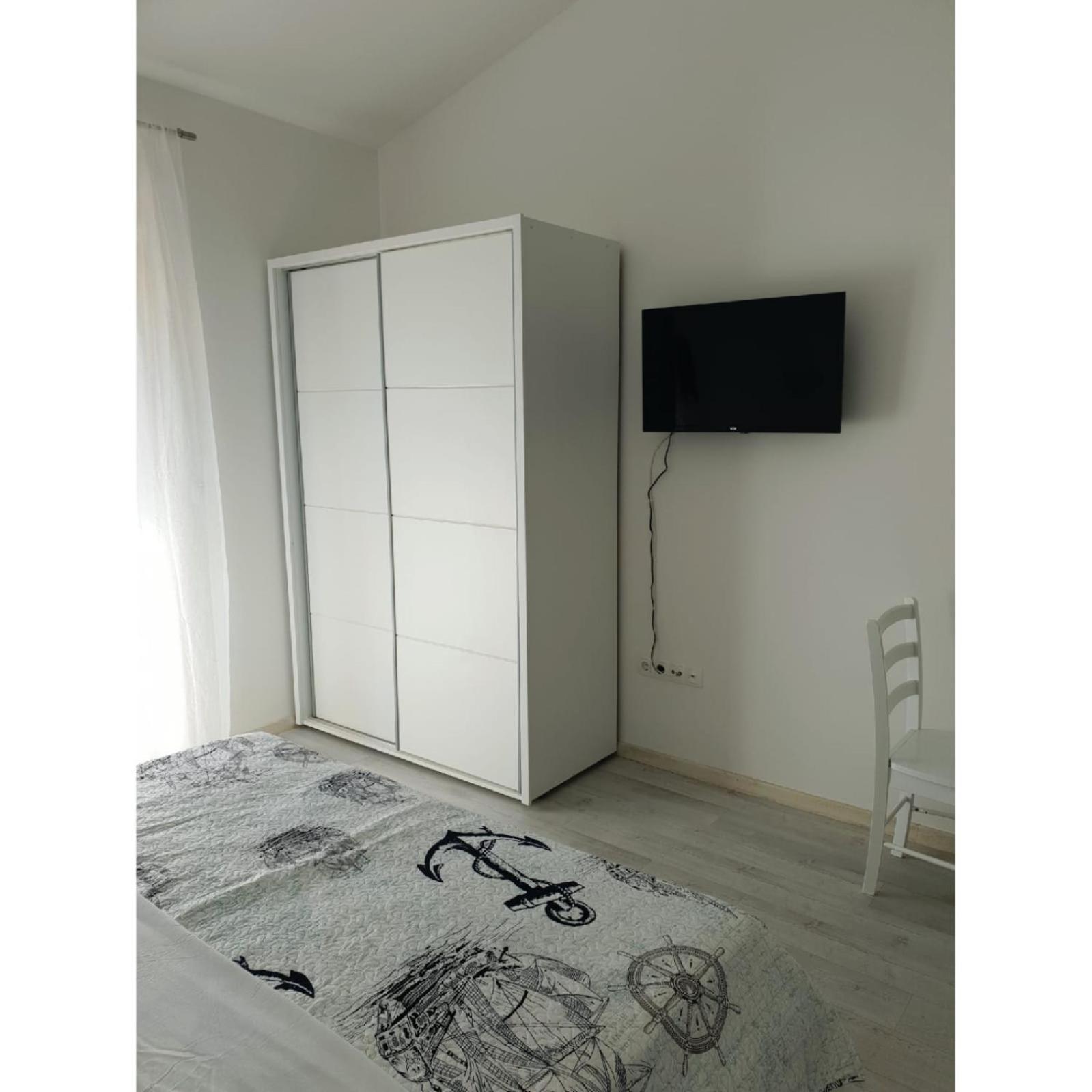Double Room - Photo 7
