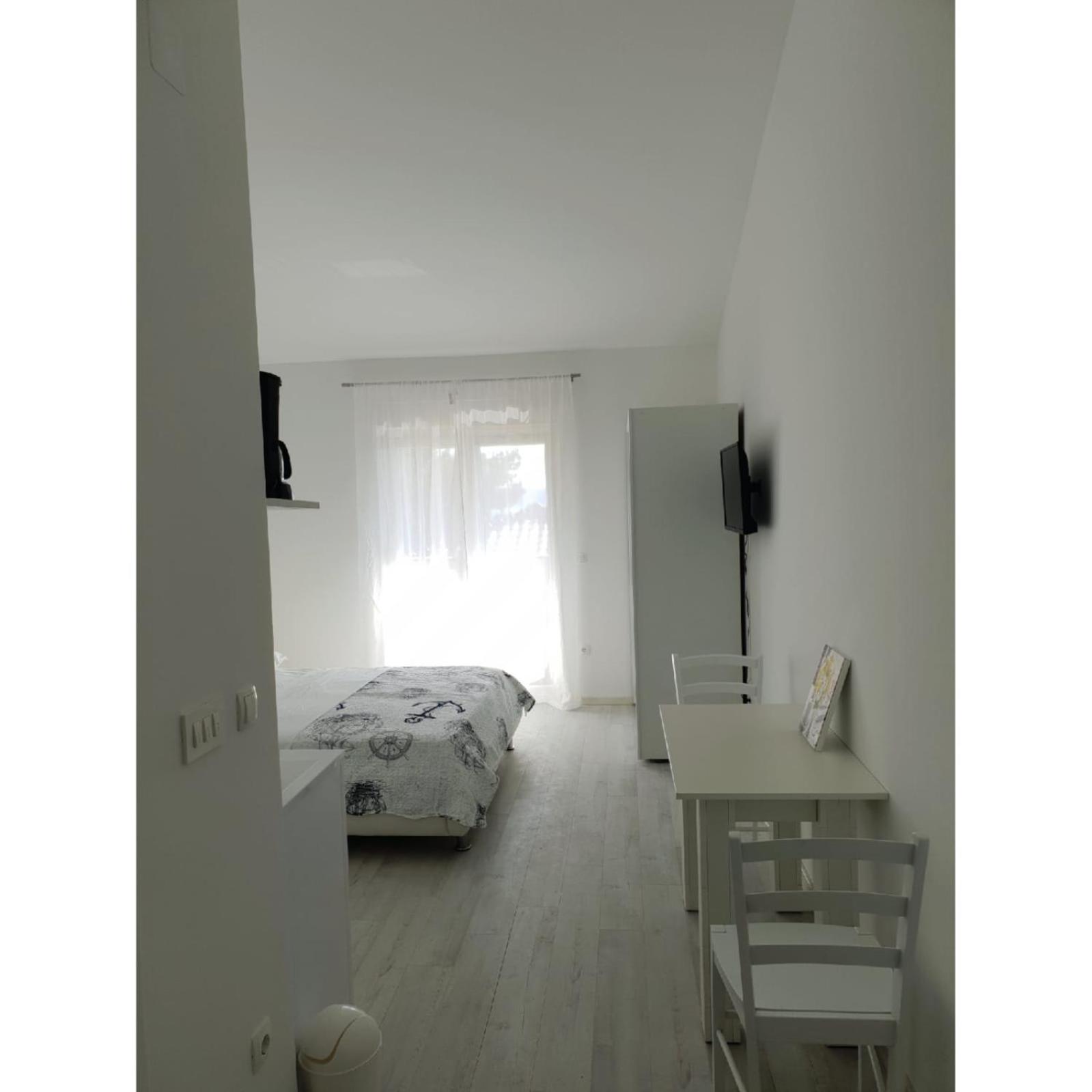 Double Room - Photo 4