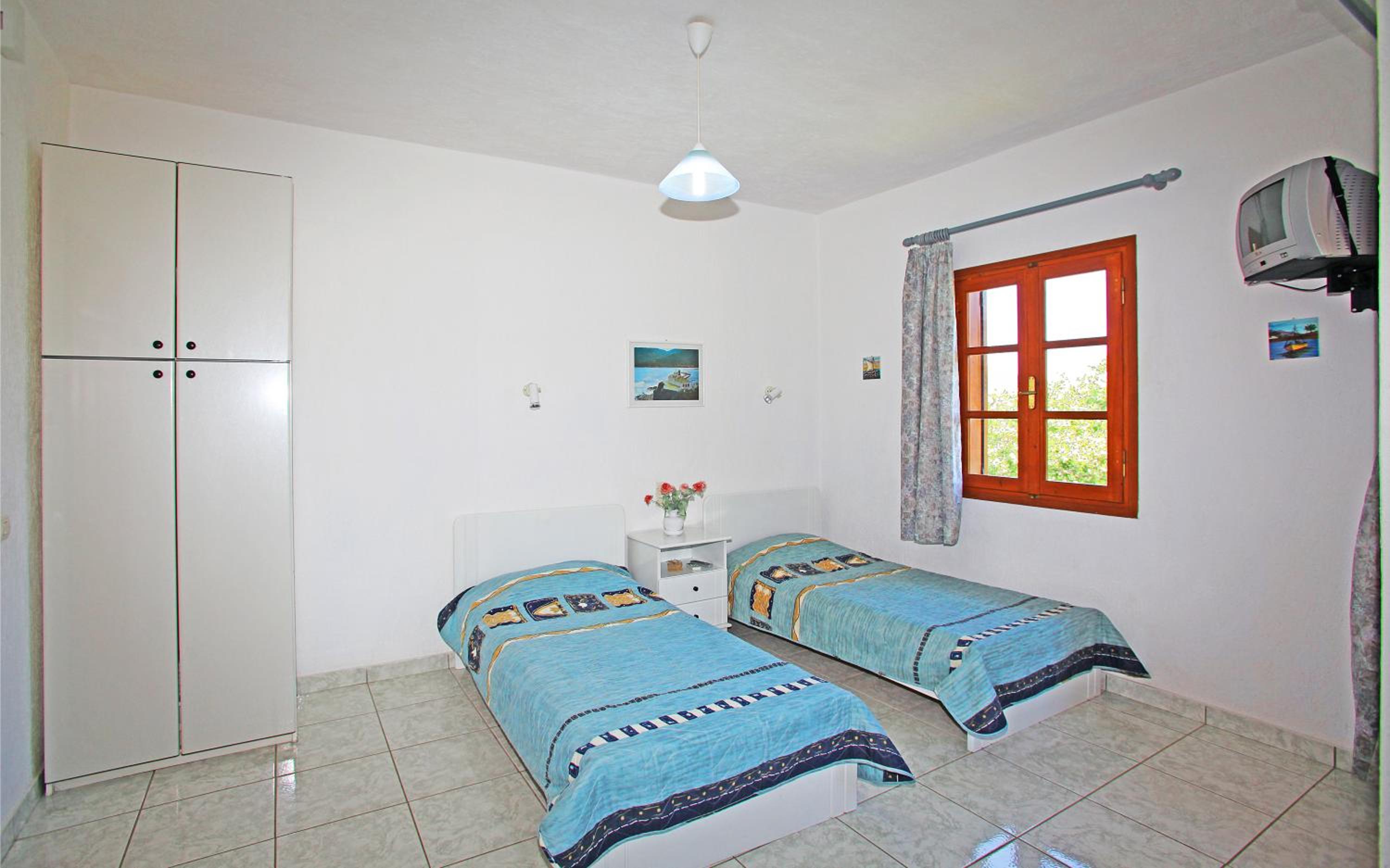 Studio (2 Adults) - Photo 1