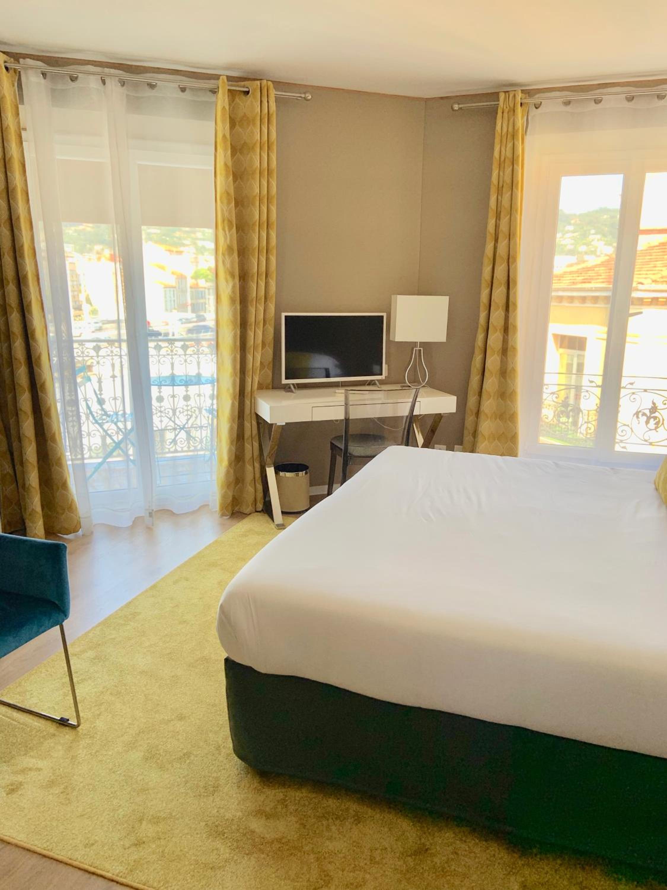 Superior Double Room with Balcony - Photo 8