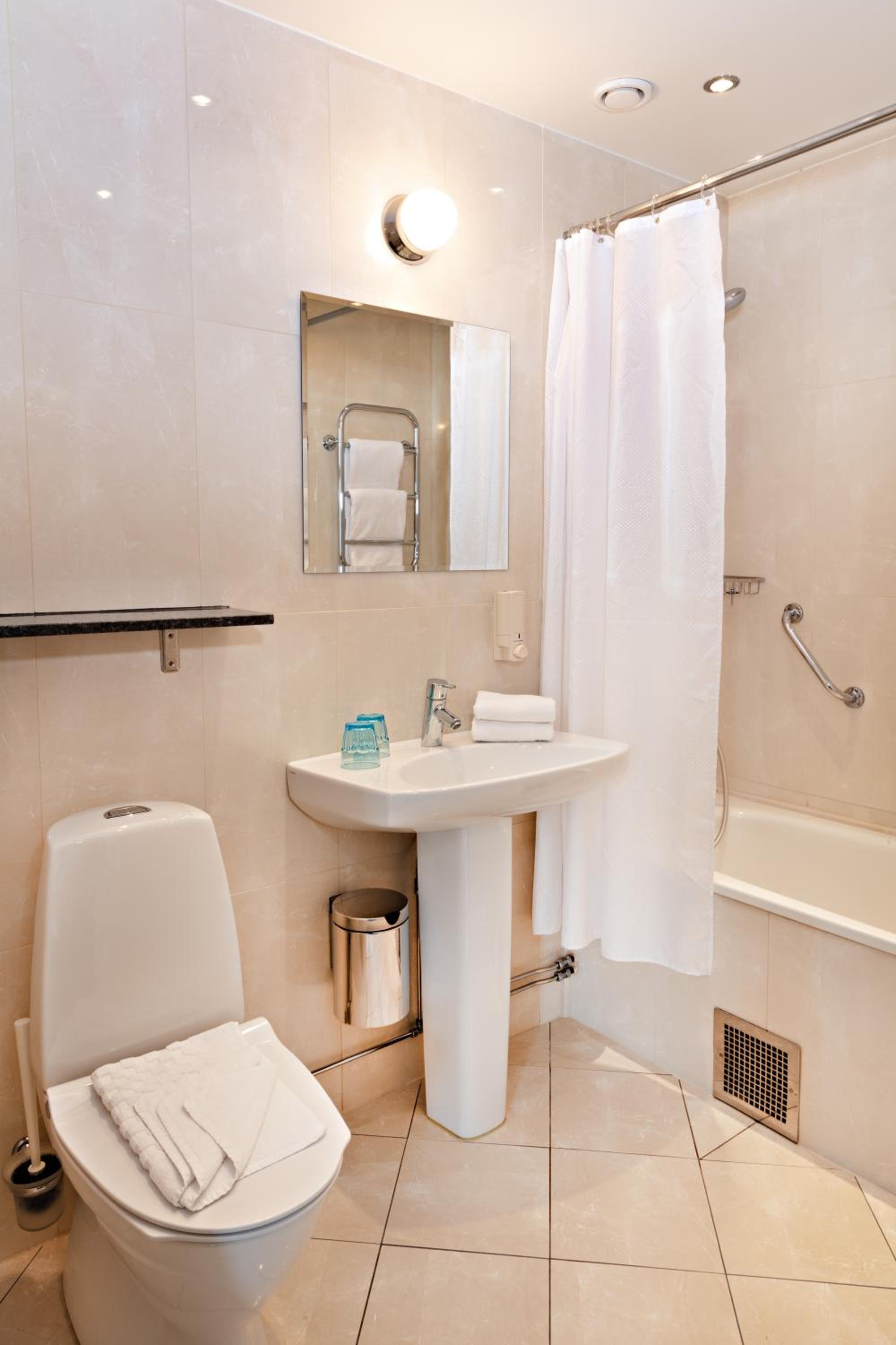 Standard Twin Room - Photo 4