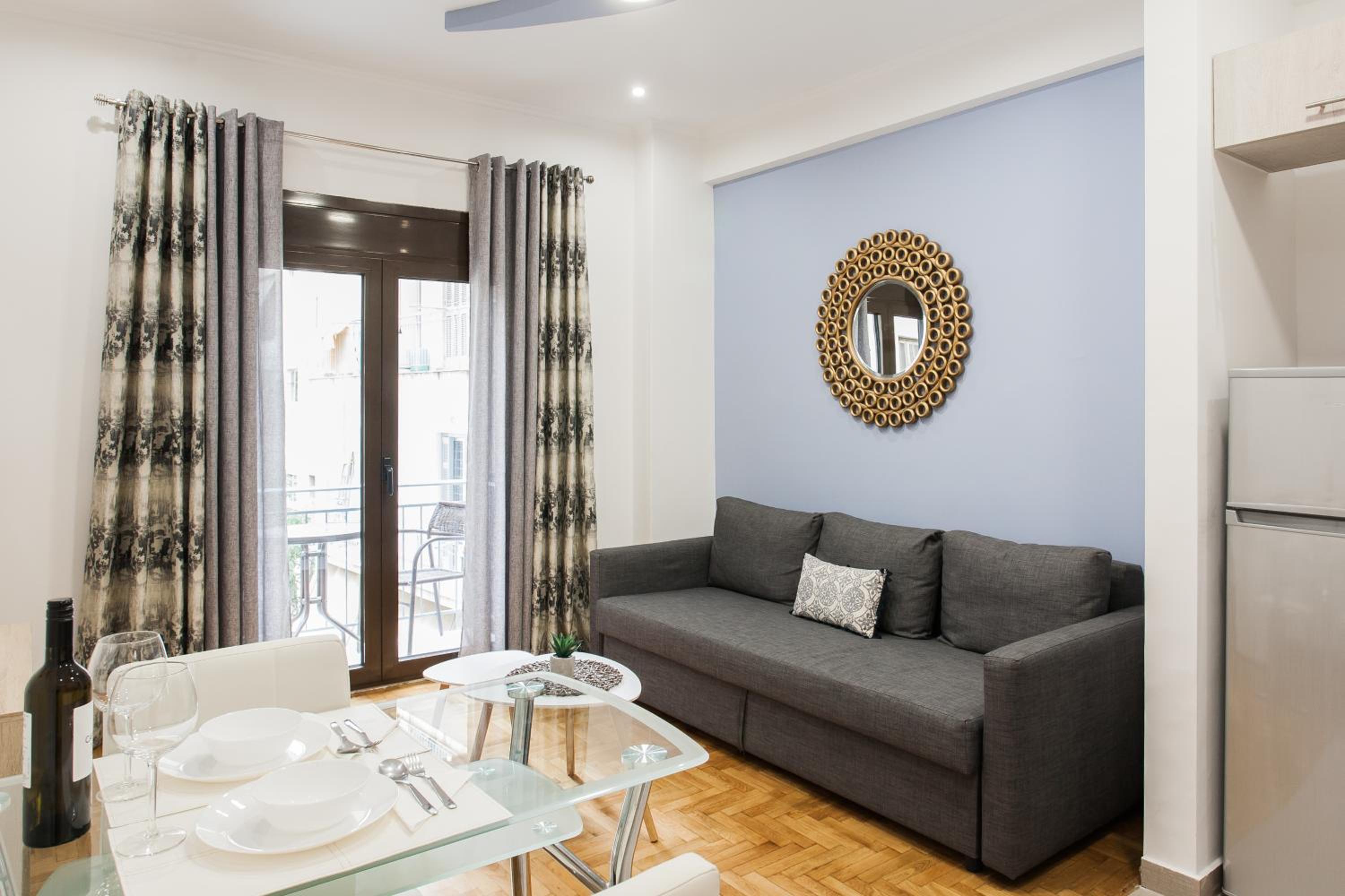 Apartment with Balcony photo 3