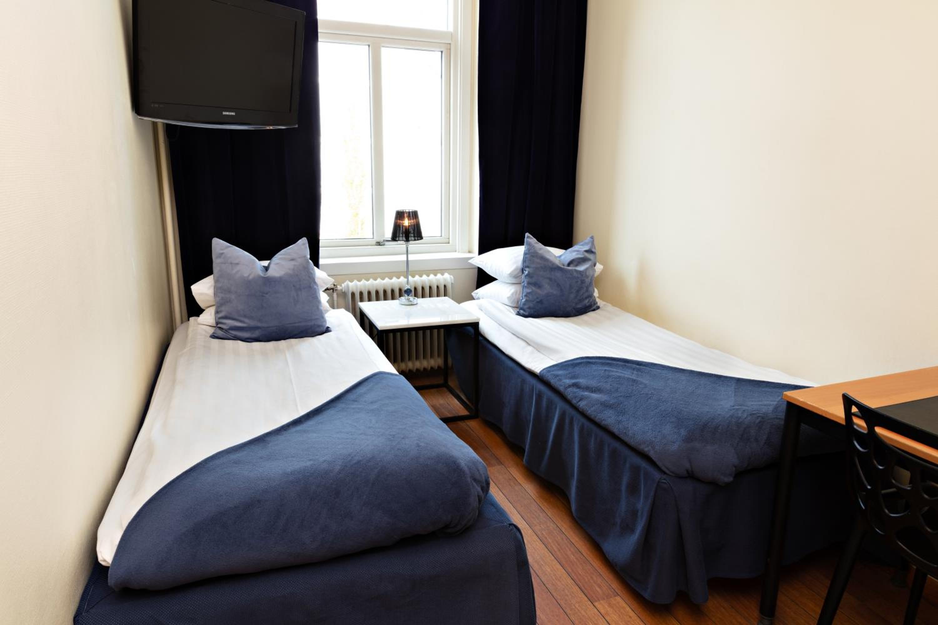 Standard Twin Room - Photo 1
