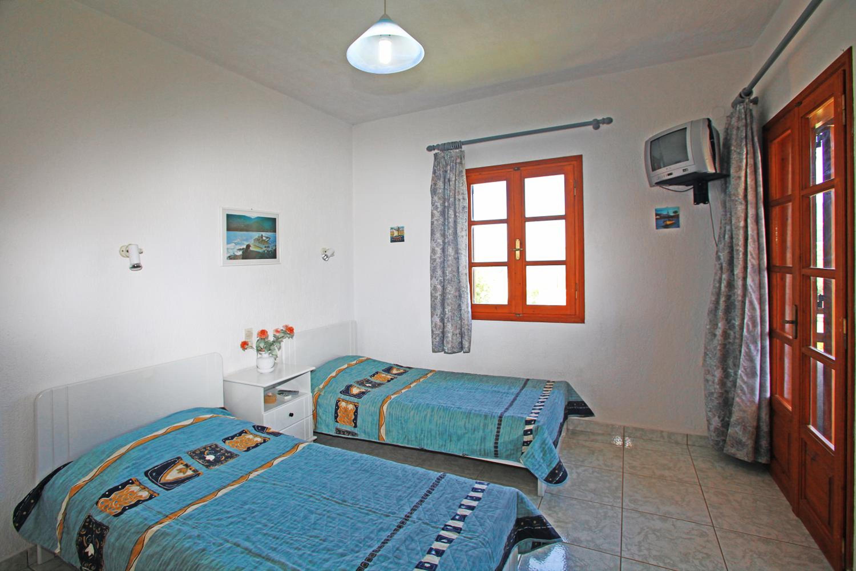 Studio (2 Adults) - Photo 11