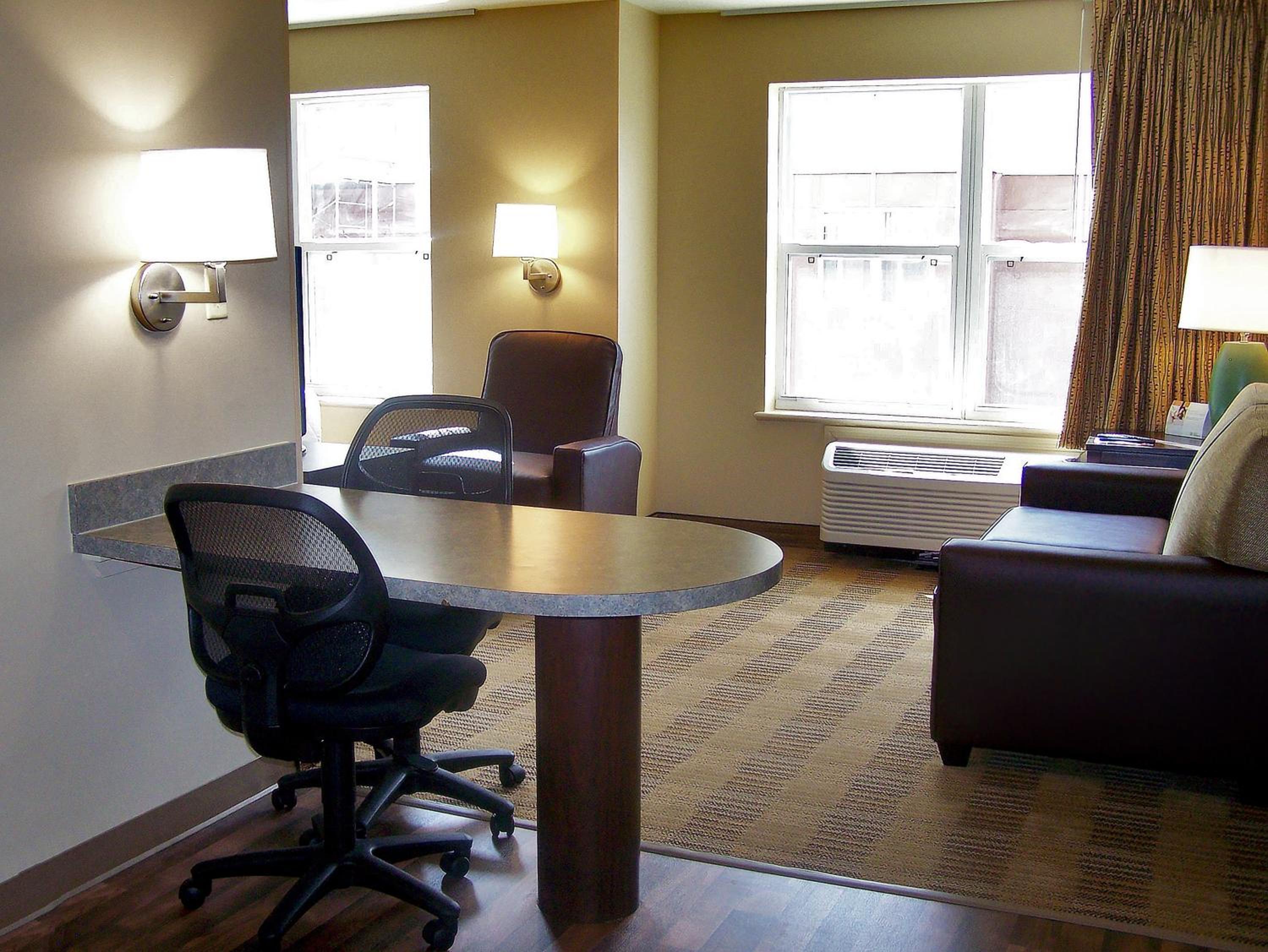 Deluxe Studio with 2 Double Beds - Non-Smoking photo 1