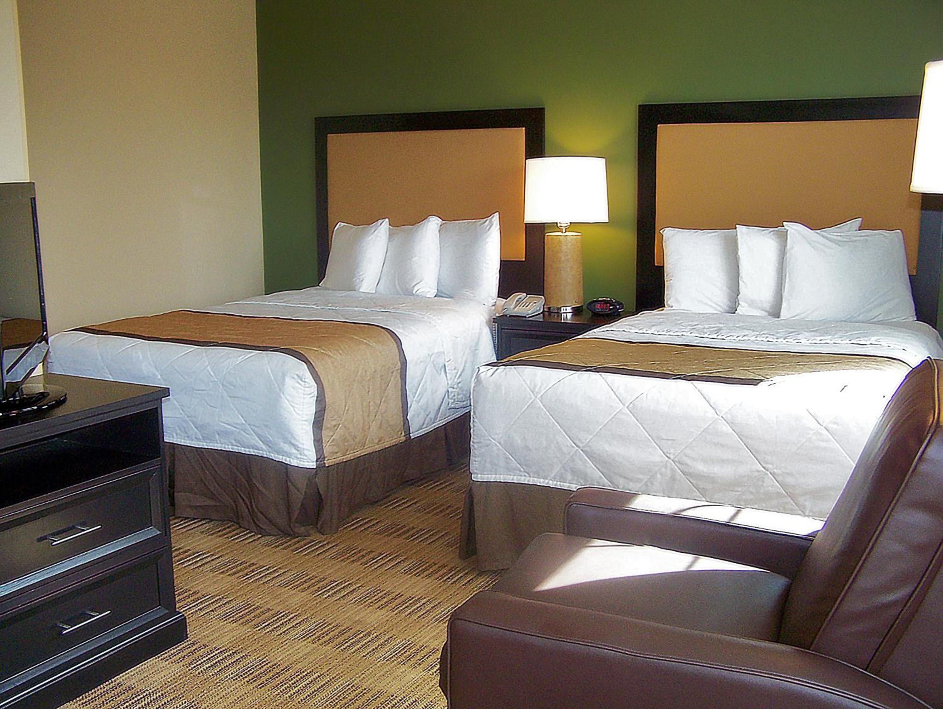 Deluxe Studio with 2 Double Beds - Non-Smoking photo 2