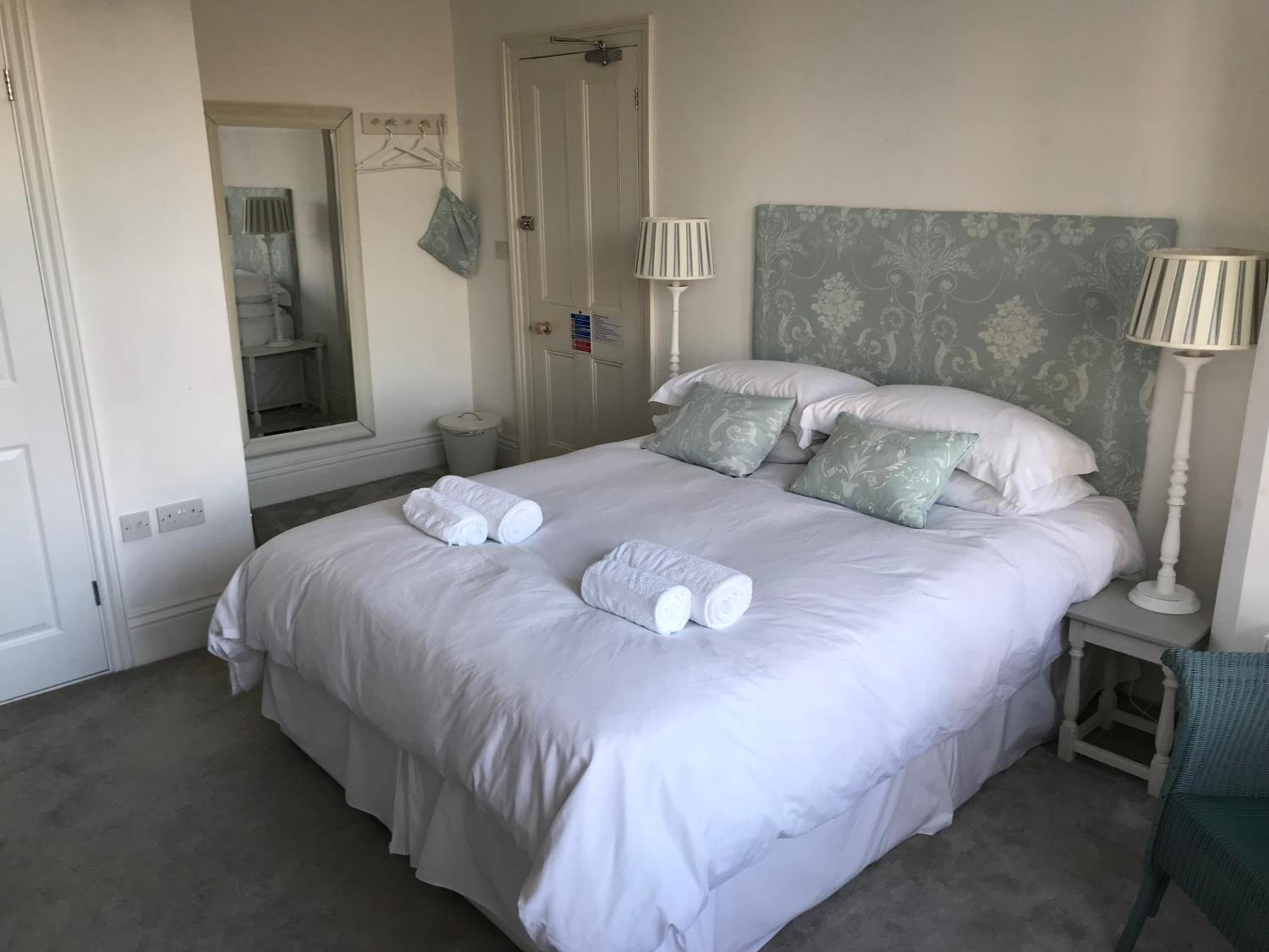King Room with En Suite Shower photo 2