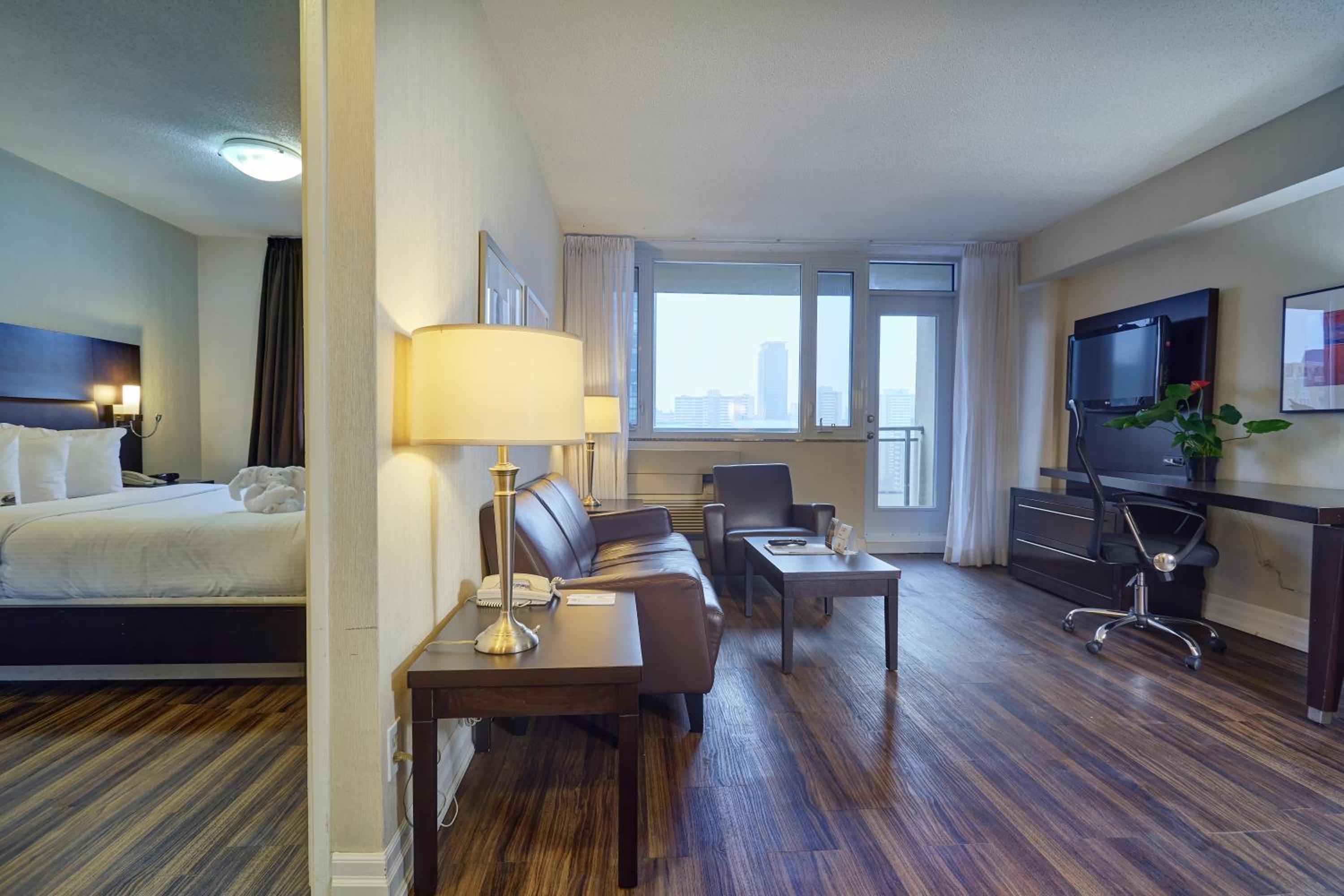 Deluxe Suite - Photo 1