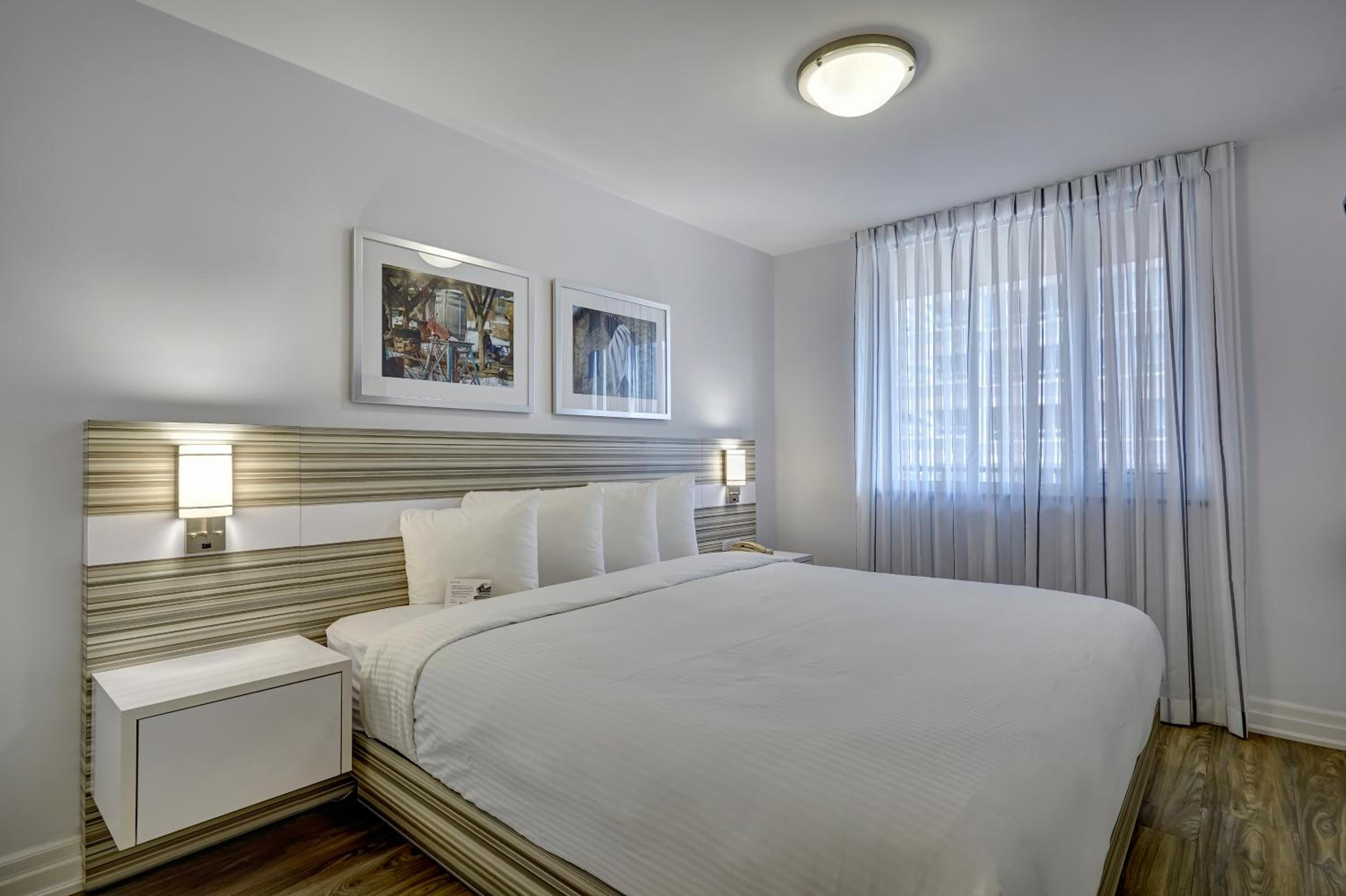 Deluxe King Suite - Photo 5