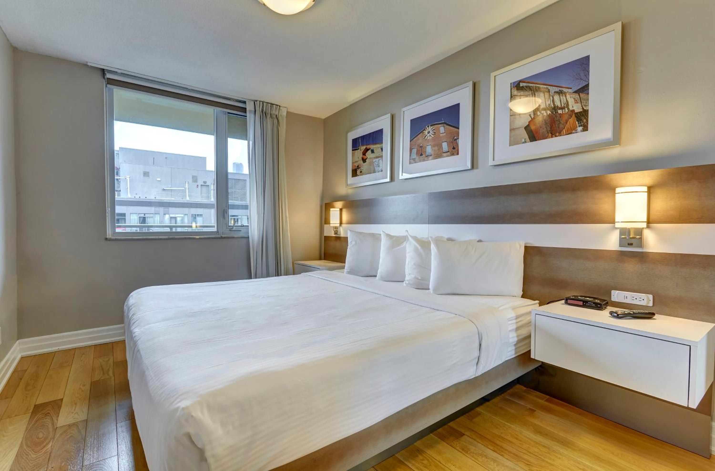 Deluxe King Suite - Photo 4