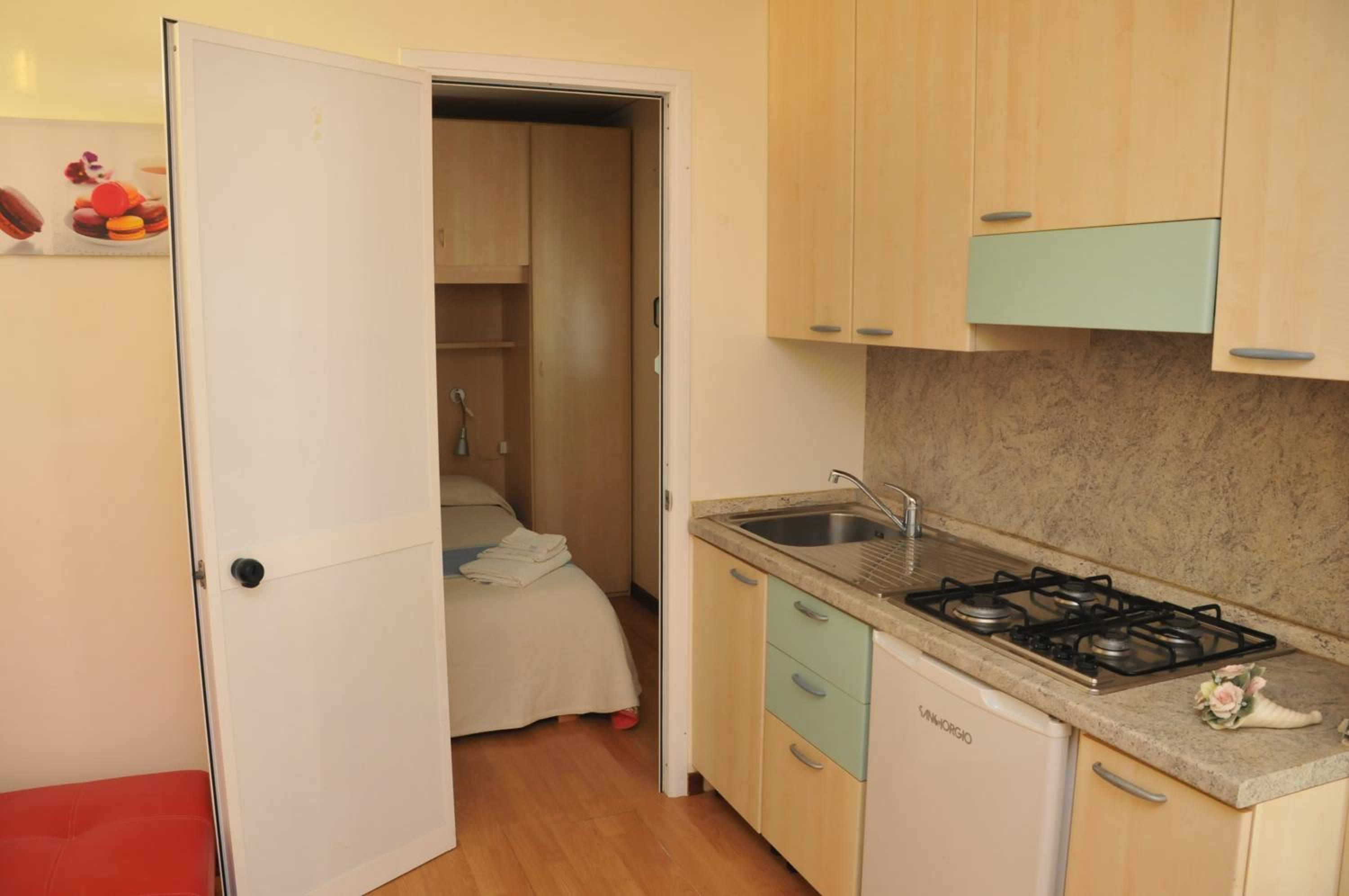 Mobile Home (2 Adults + 2 Children) photo 3