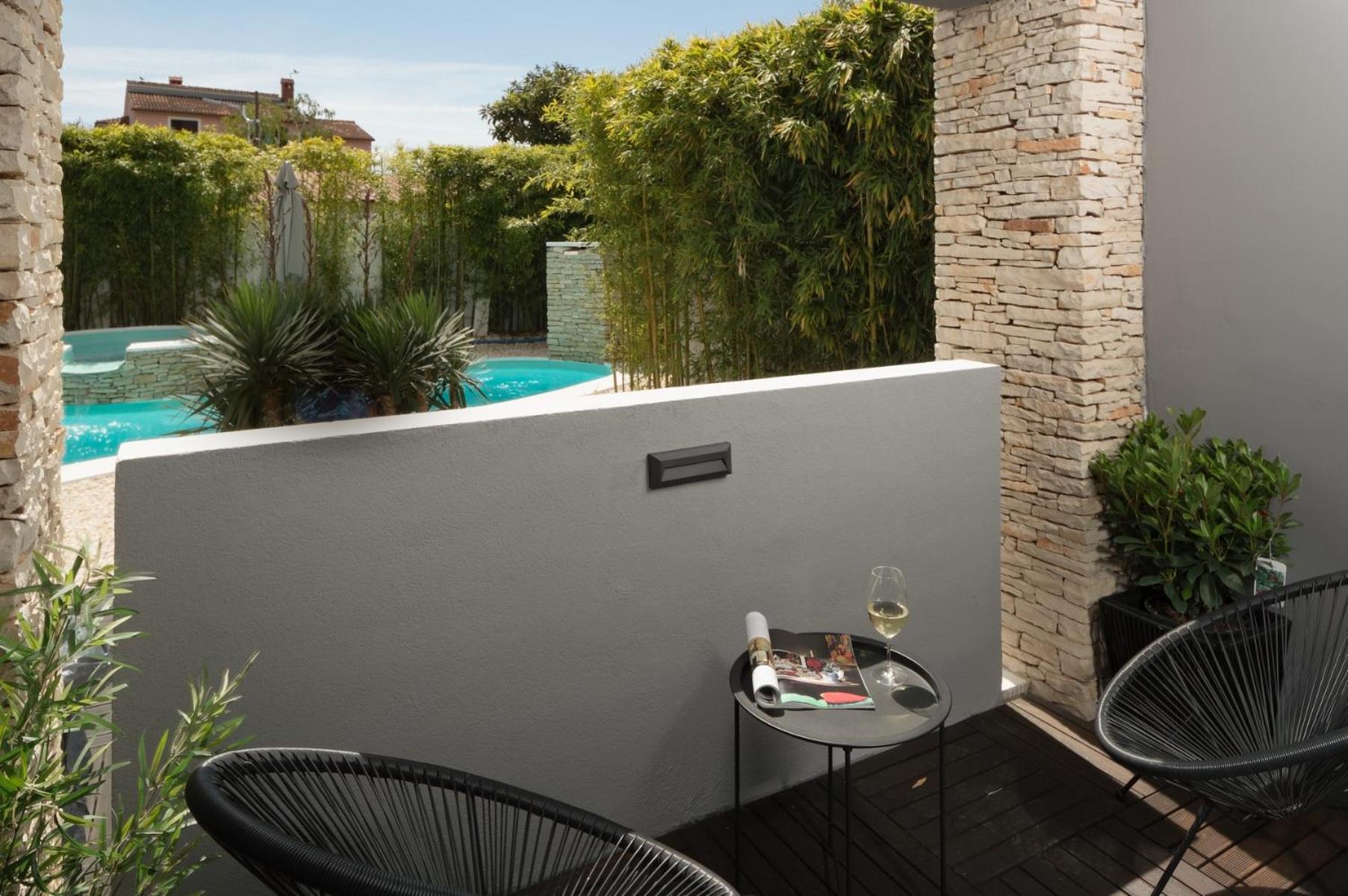 Double Room with Pool View photo 3