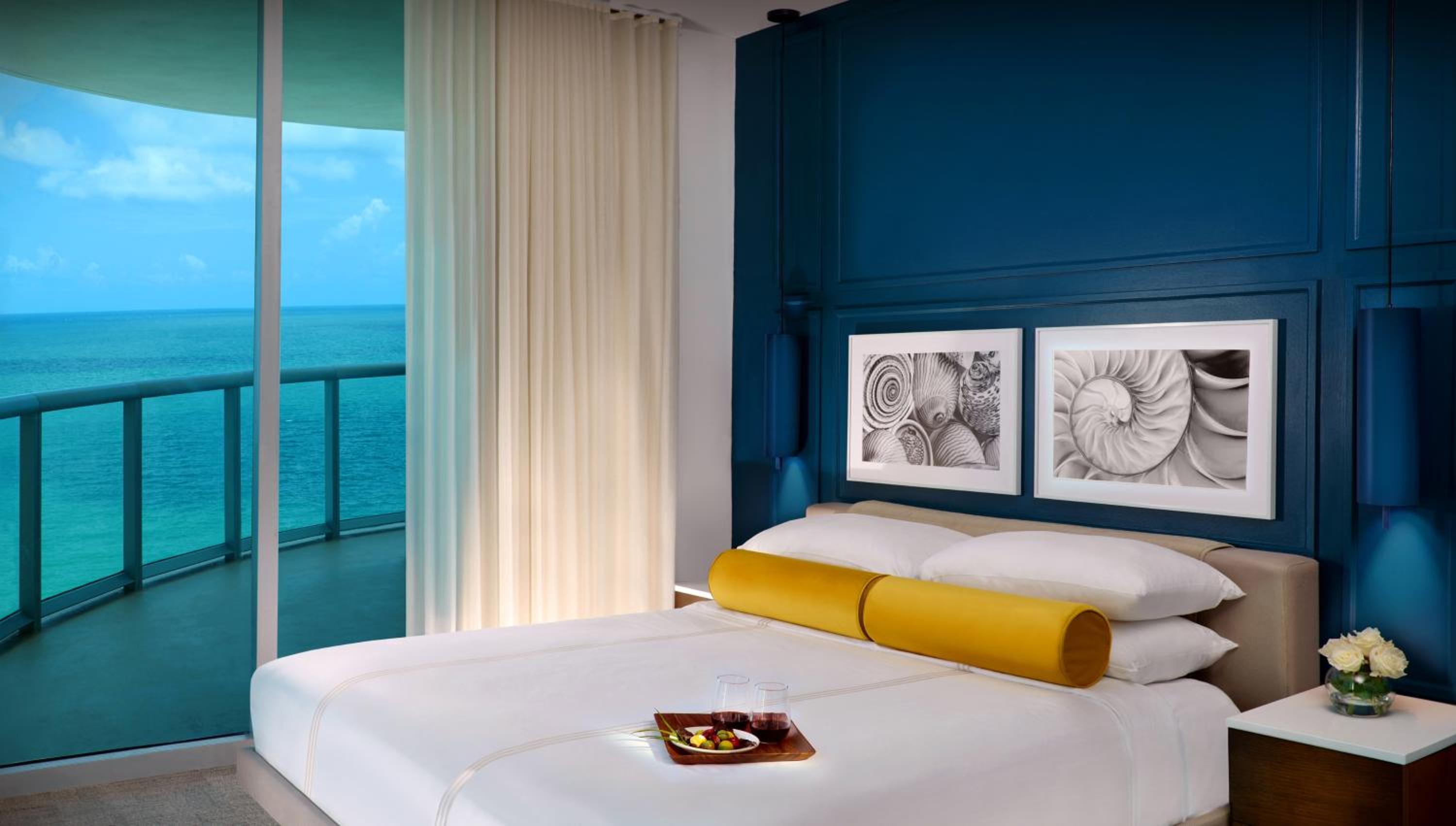 Two Bedroom Ocean Front Suite - Photo 4