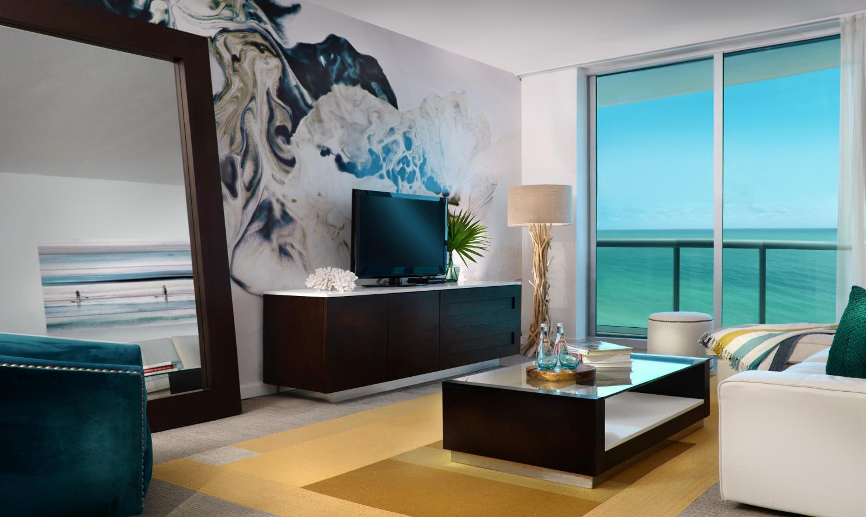 Two Bedroom Ocean Front Suite - Photo 8