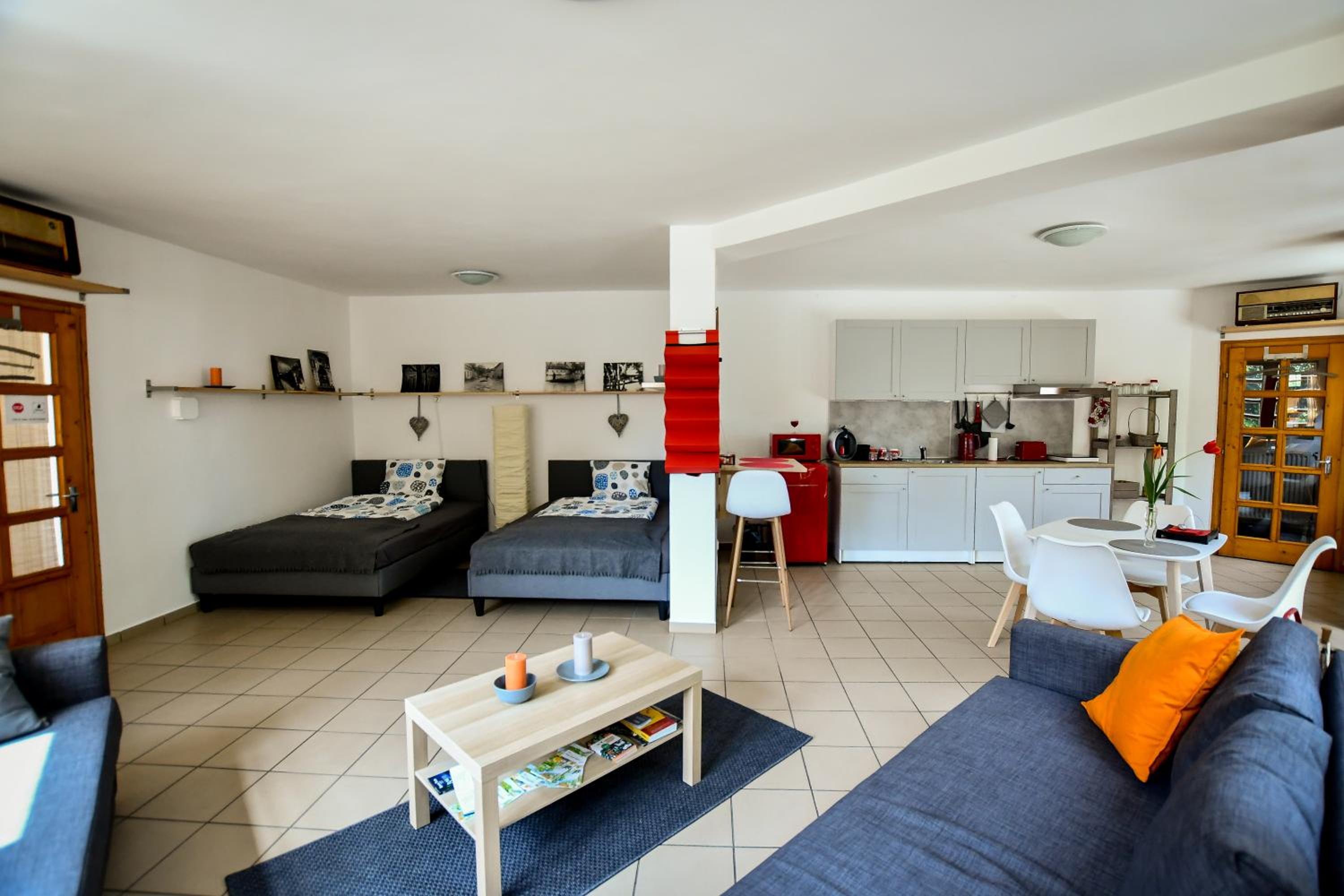 One-Bedroom Apartment - Photo 1