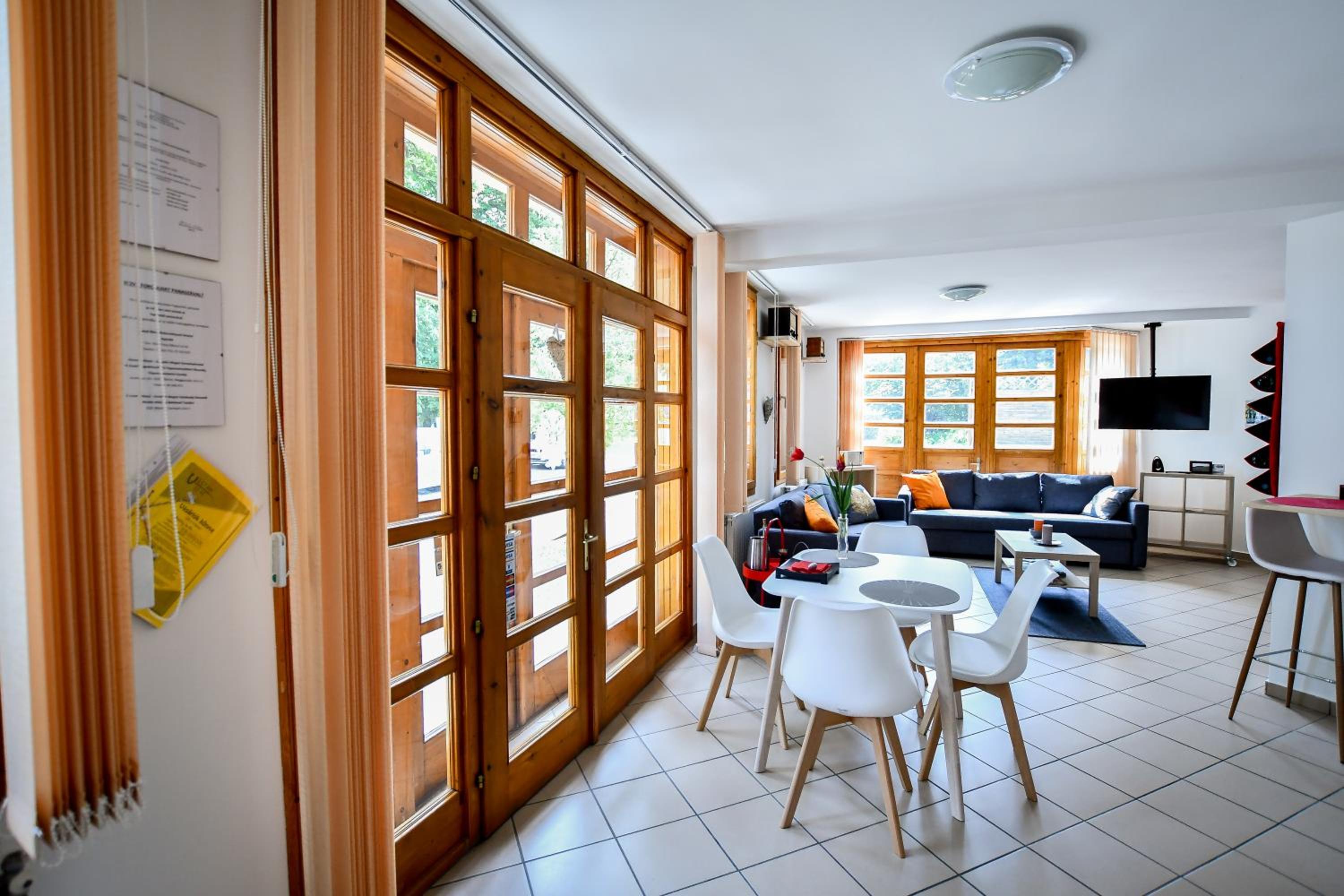 One-Bedroom Apartment - Photo 36