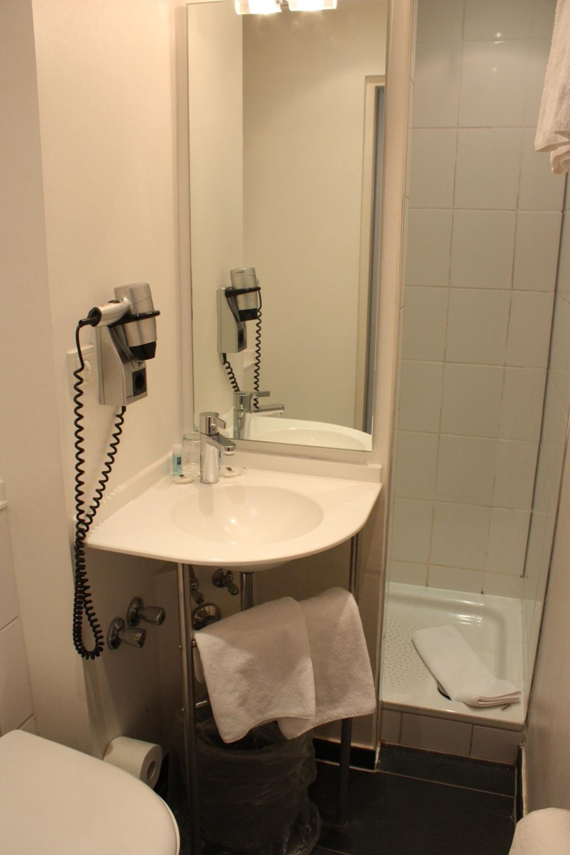 Double Room - Photo 6
