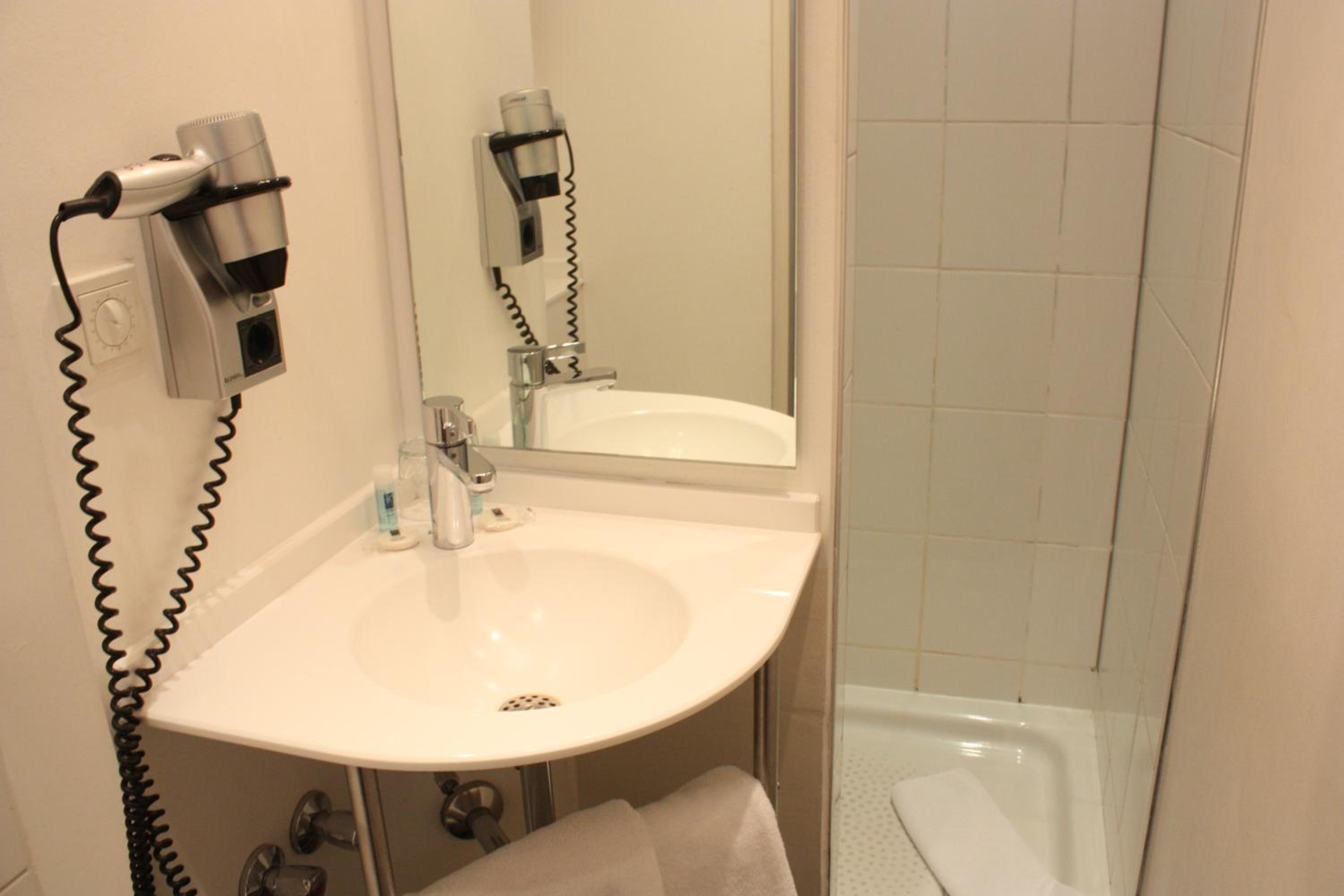 Double Room - Photo 7