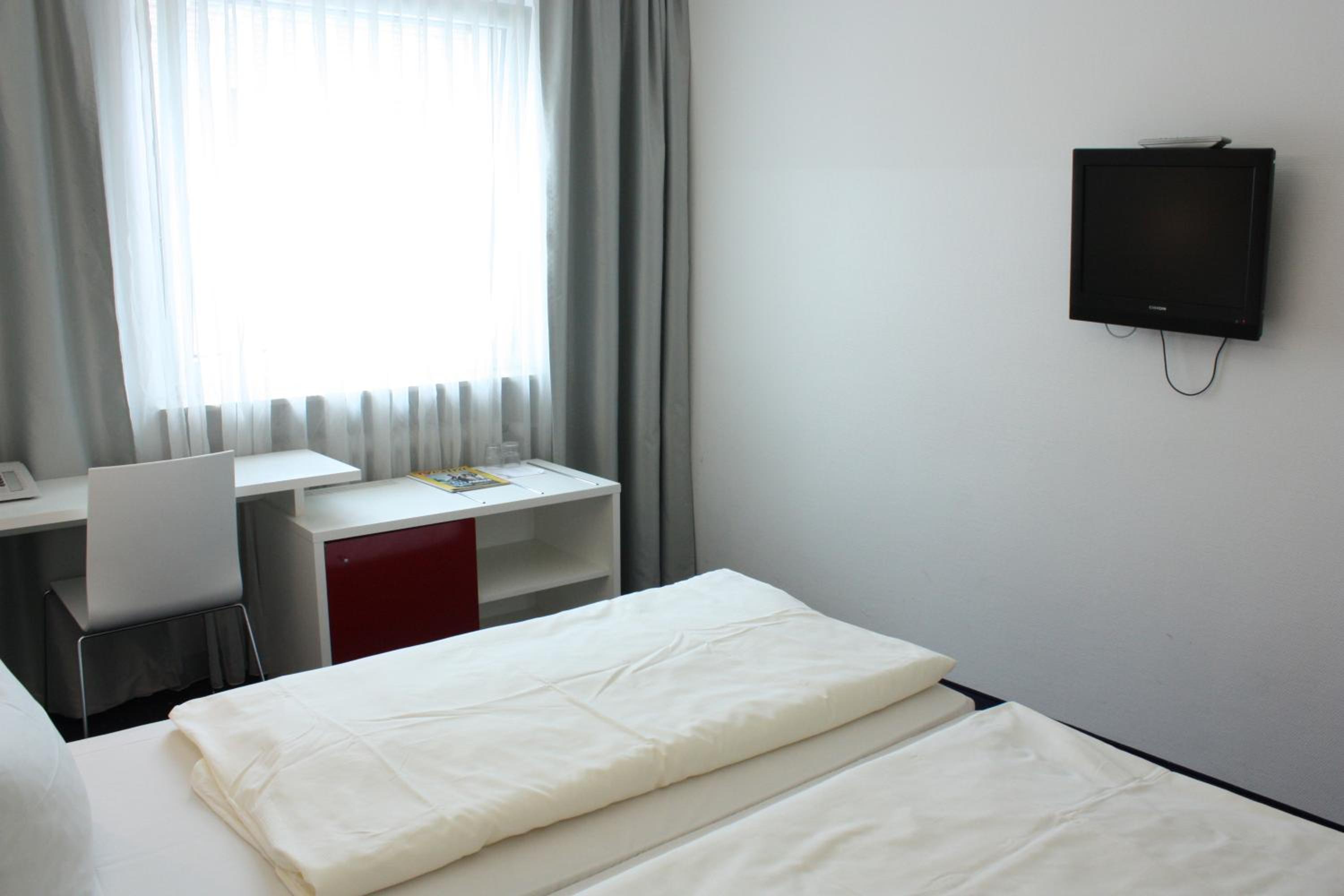 Double Room - Photo 5