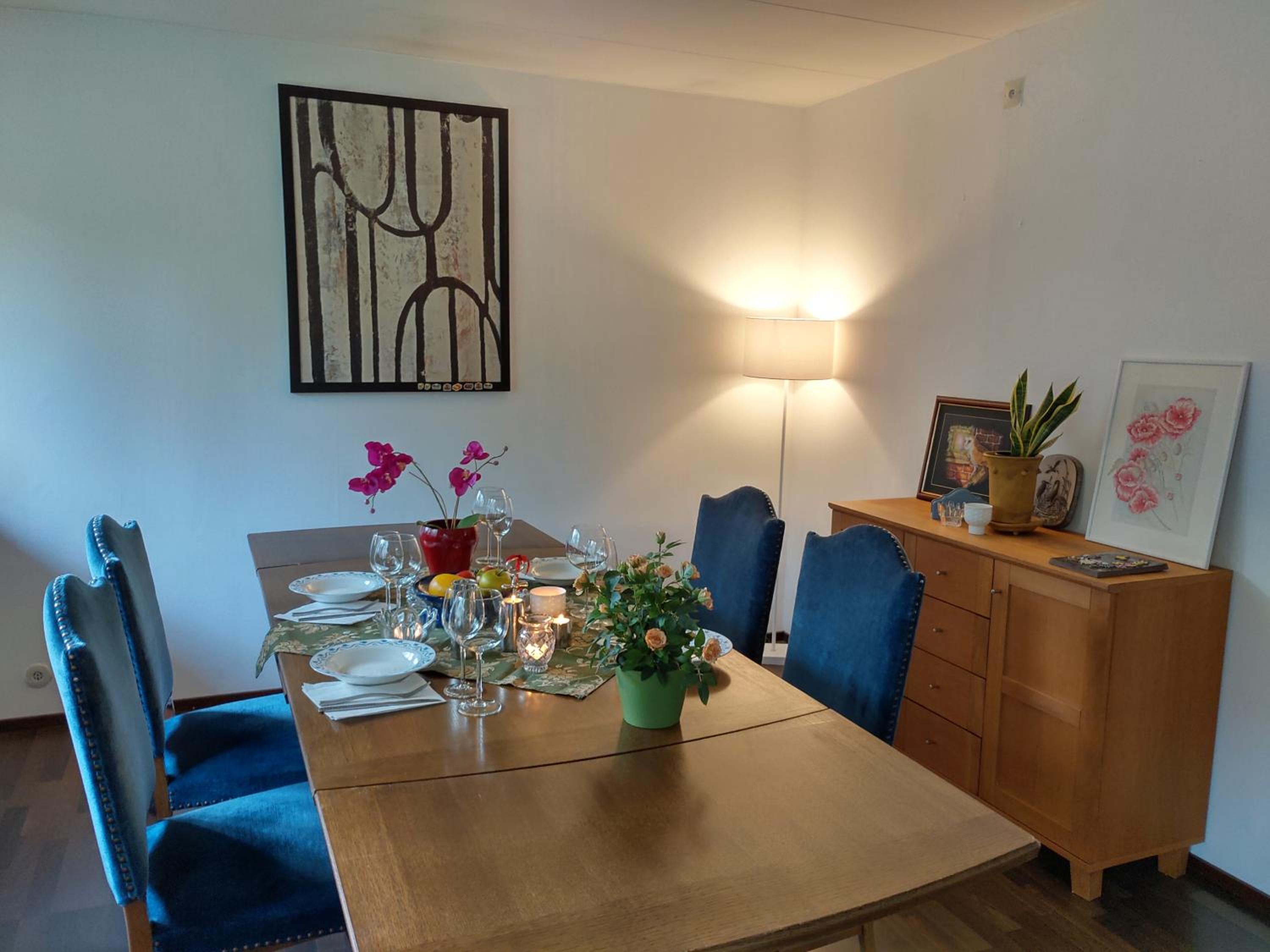 Three-Bedroom House - Photo 2