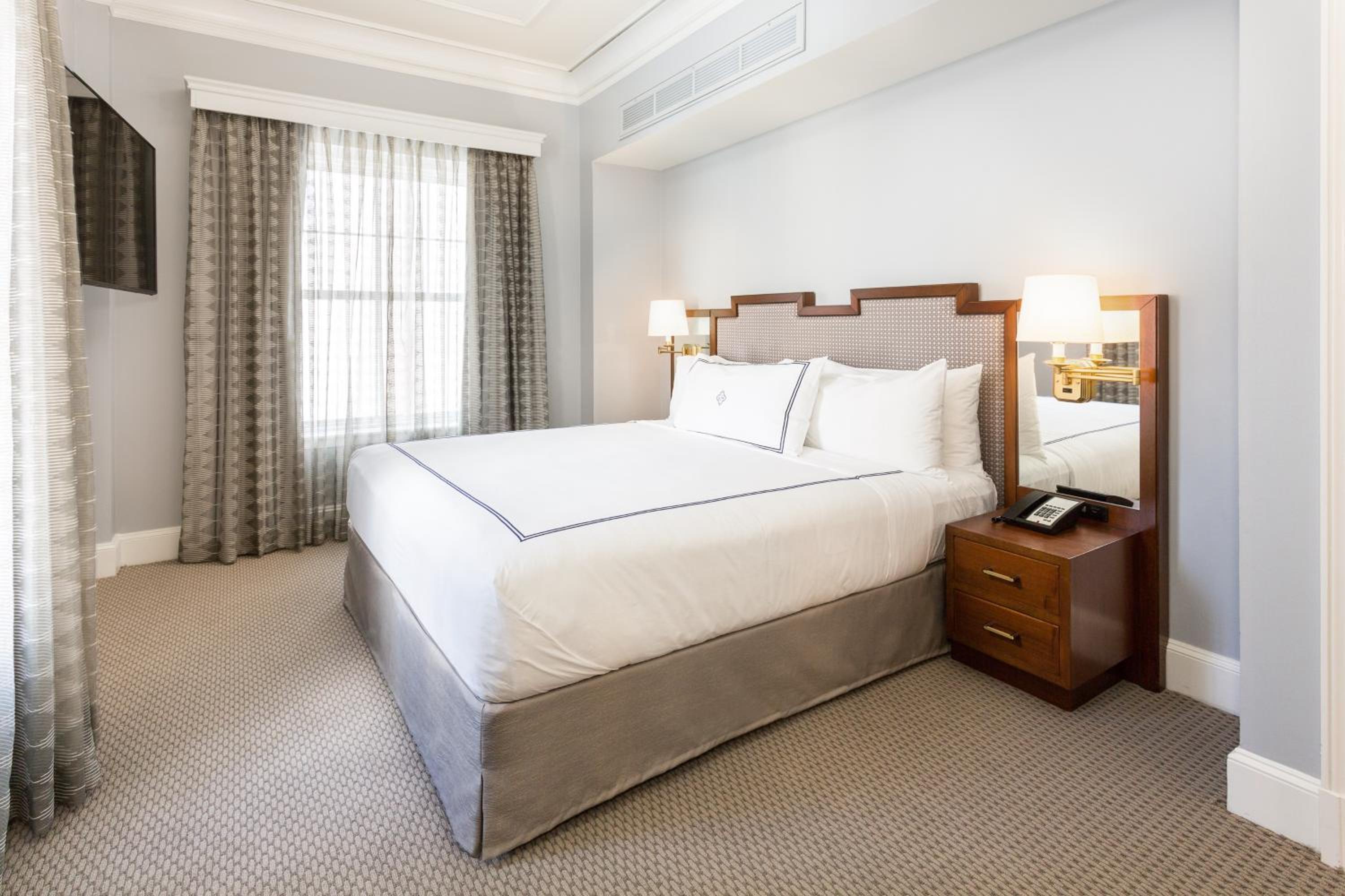 Executive One-Bedroom Suite - Photo 5