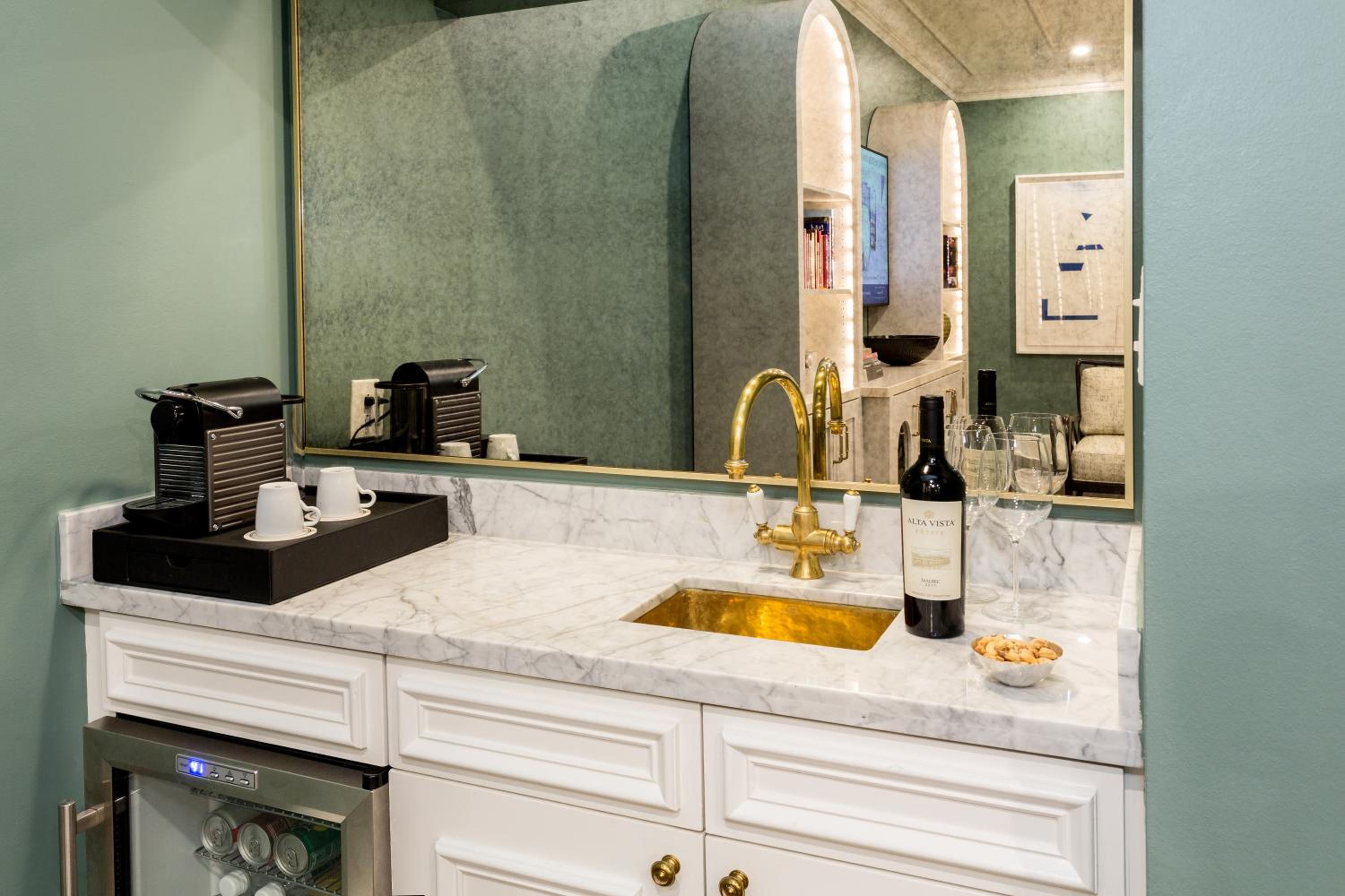 Executive Penthouse Suite - Photo 7