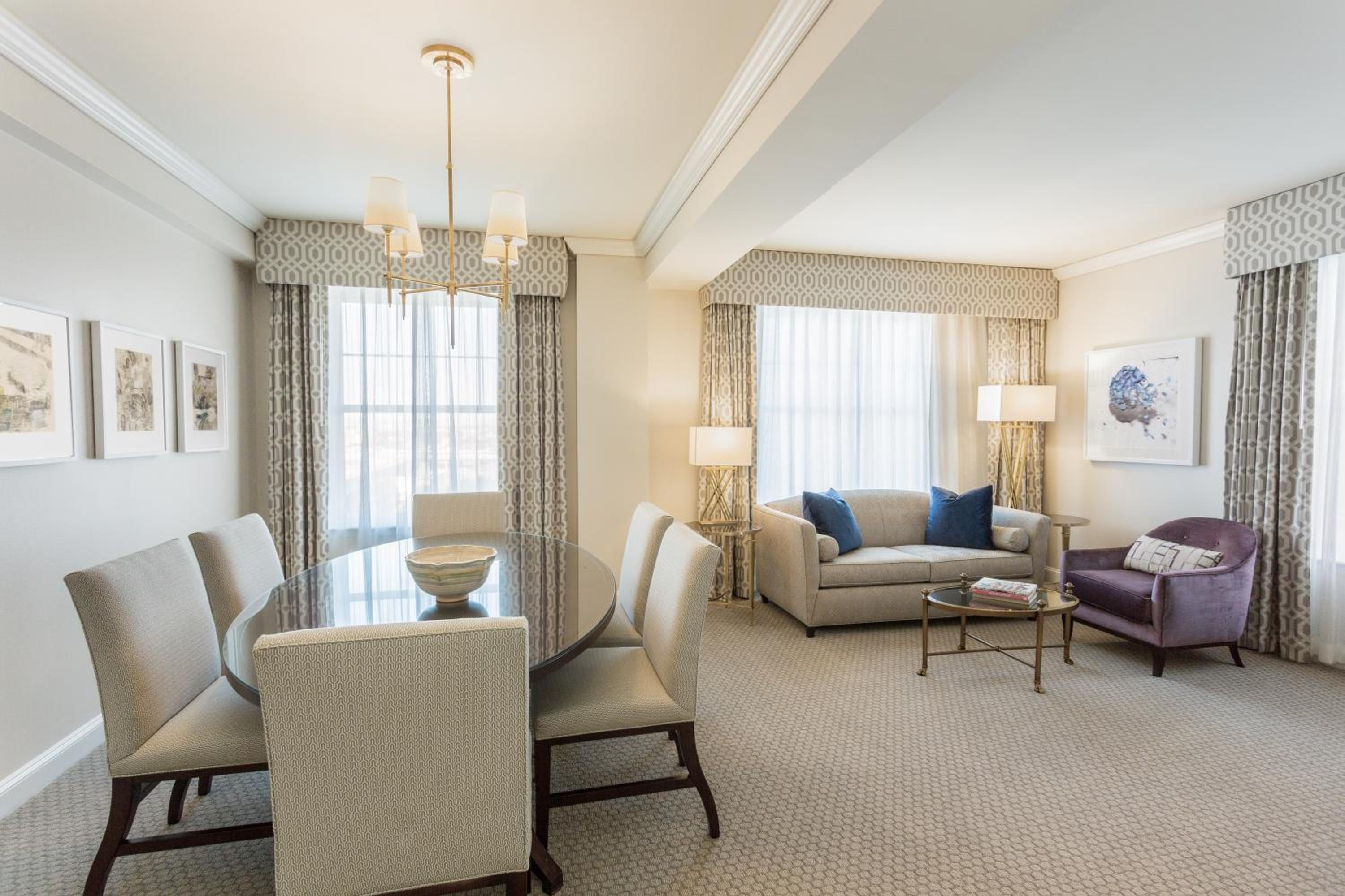 One-Bedroom Corner Suite - Photo 8