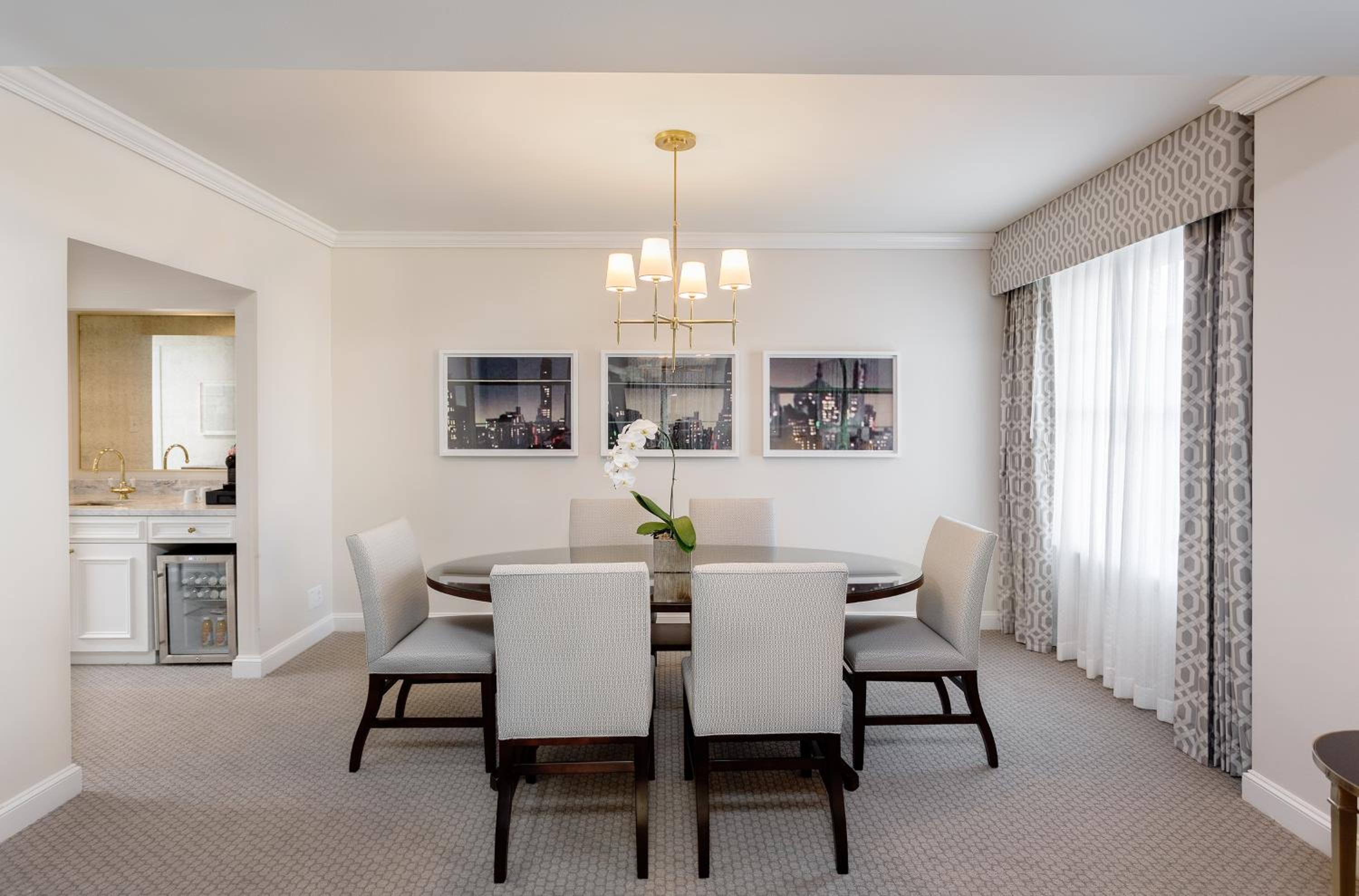 One-Bedroom Corner Suite - Photo 2