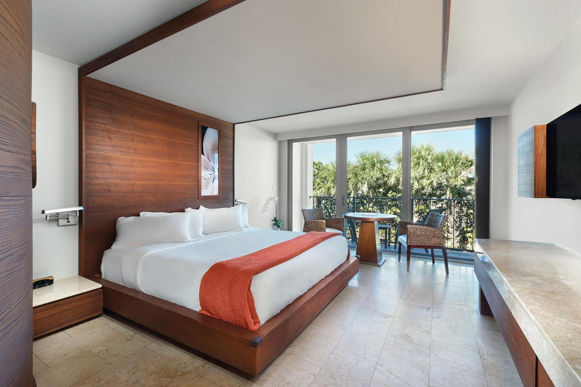 Modern King Room - Photo 6