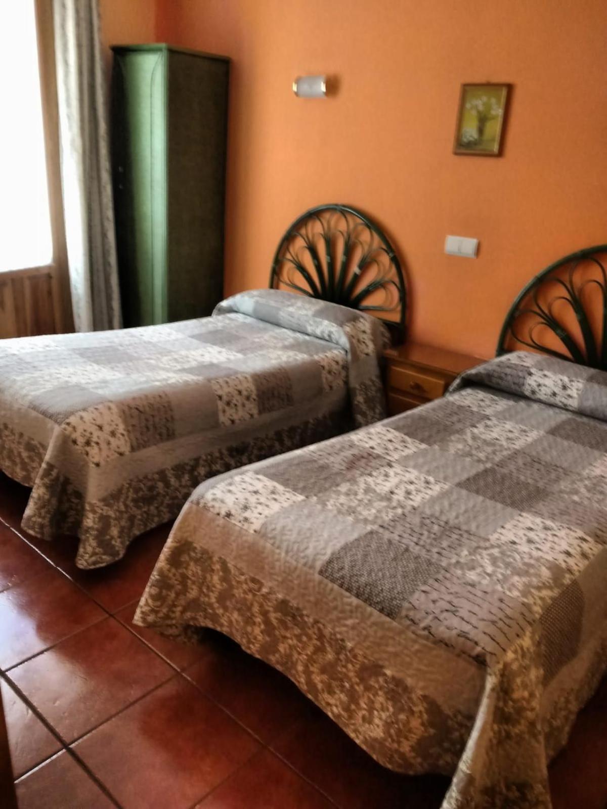 Budget Twin Room photo 2