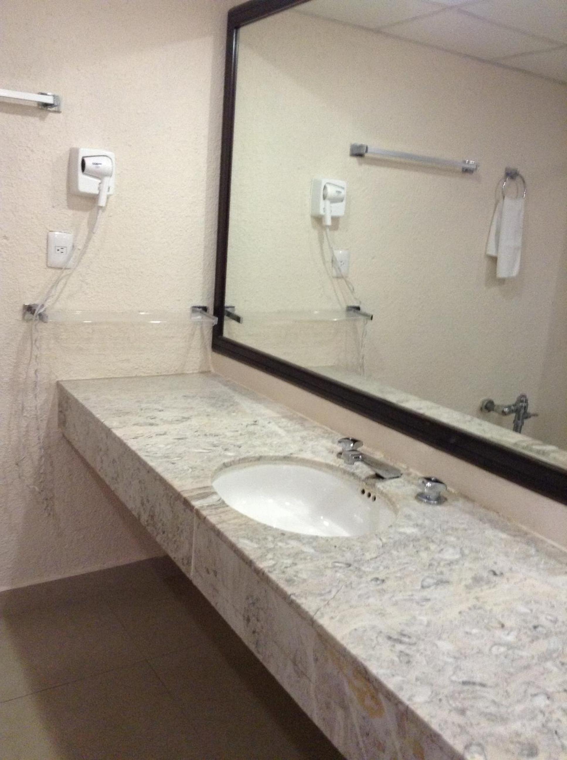 Suite - Photo 2