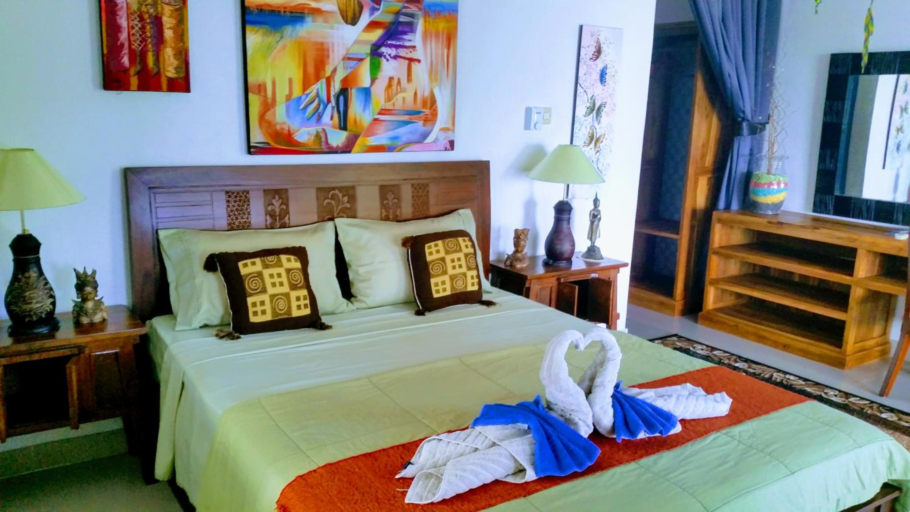 King Room with Pool View - Photo 6