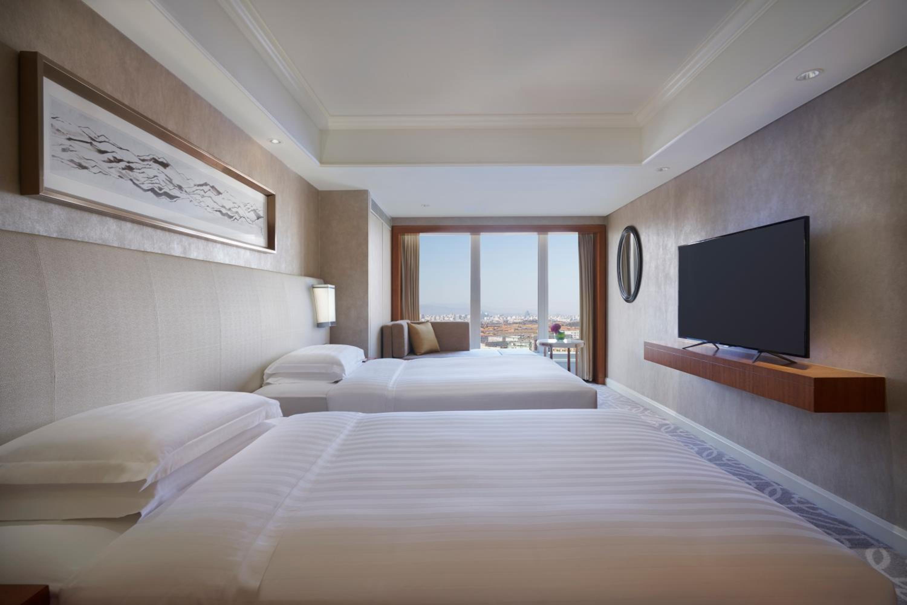 Two-Bedroom Family Suite, 1 King Bed & 2 Twin Beds - Photo 4