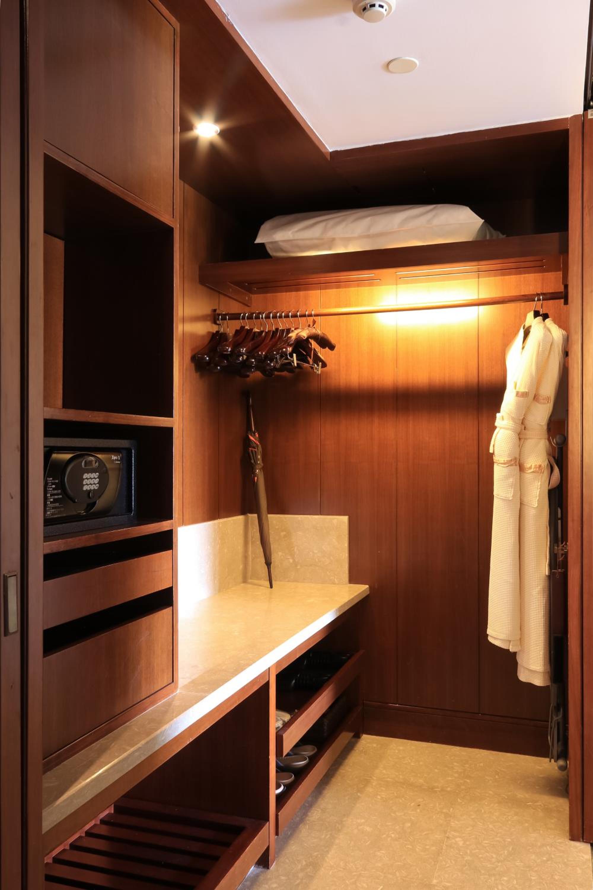 Superior Ocean View Room(Need to make appointment 1 day in advance:  Complimentary daily 60 minutes message for one person only) - Photo 3