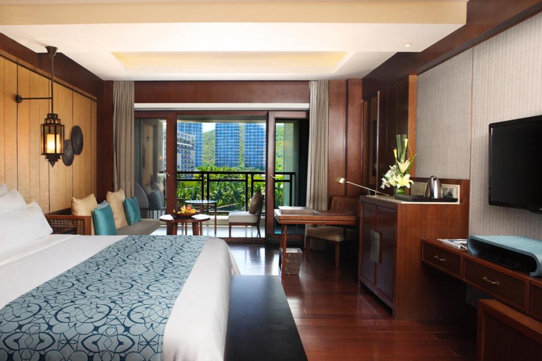 Premier Room(Need to make appointment 1 day in advance: Complimentary daily 60 minutes message for one person only)