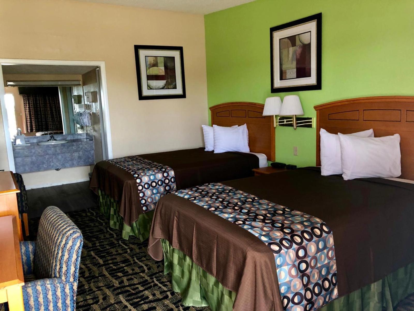 Double Room with Two Double Beds - Smoking photo 1