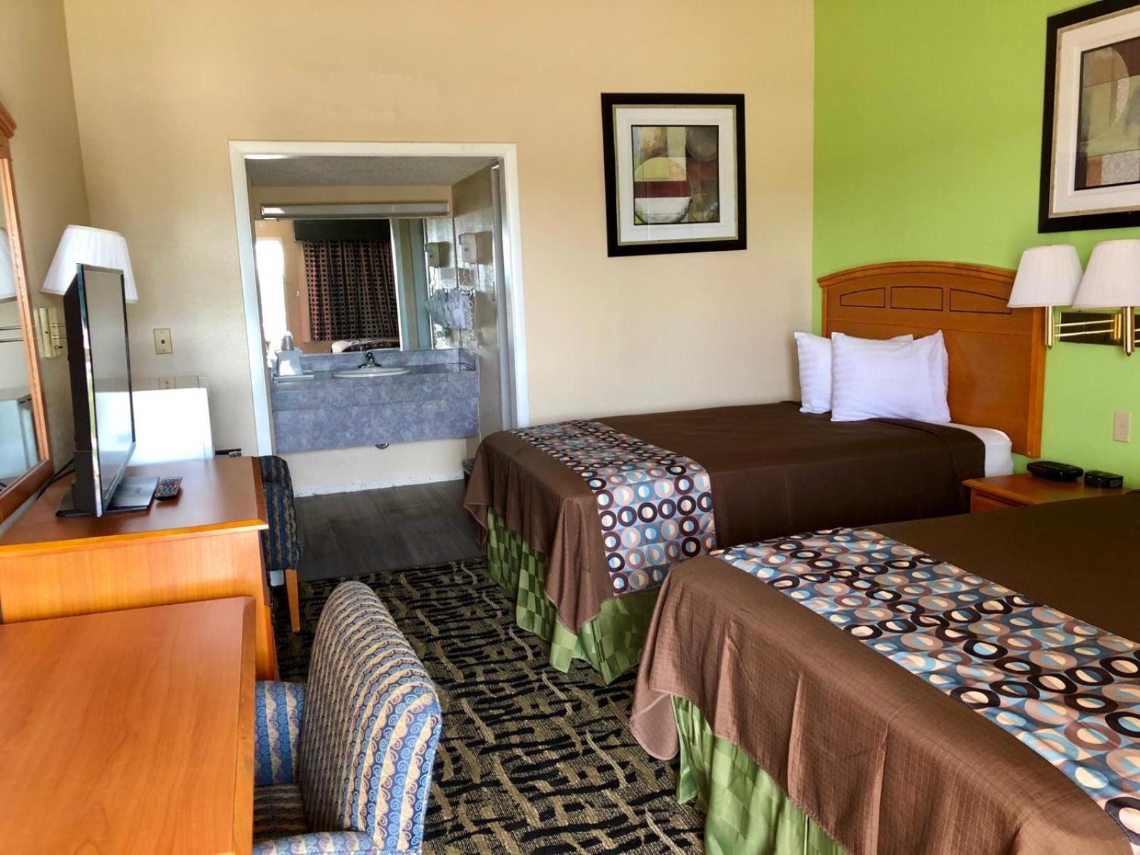 Double Room with Two Double Beds - Smoking photo 3