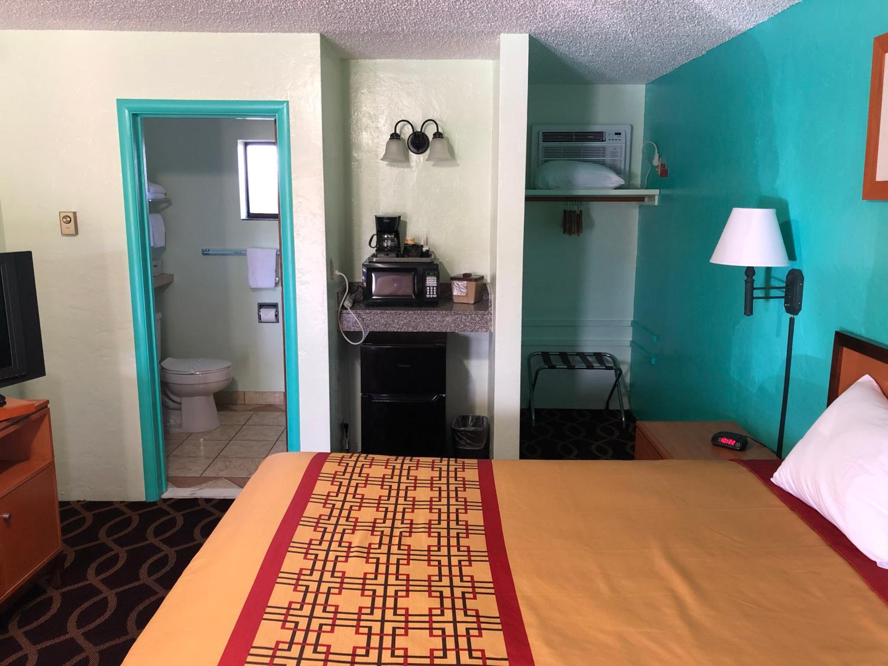 Queen Room - Photo 5