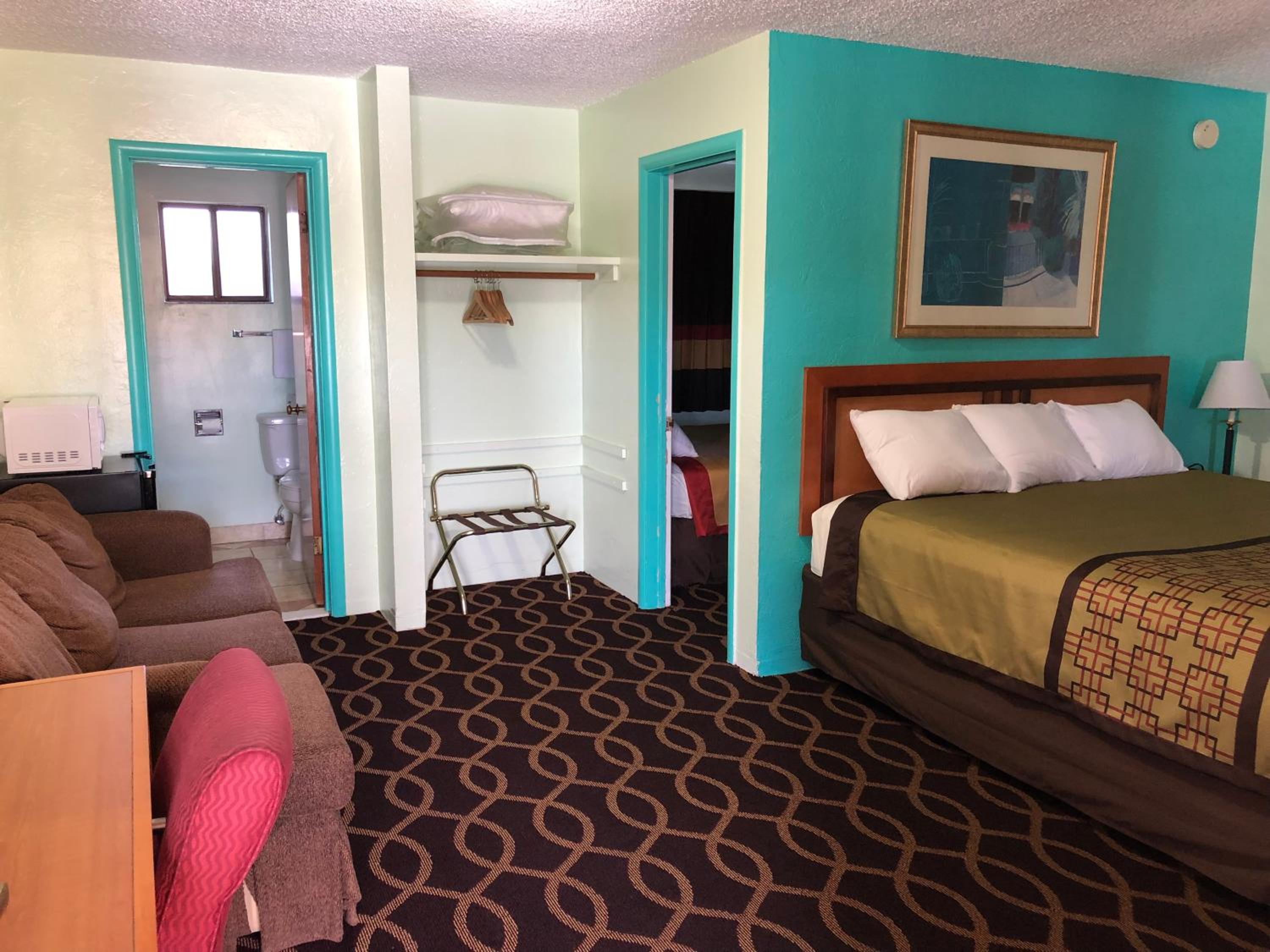 Family Two-Bedroom Suite - Photo 3