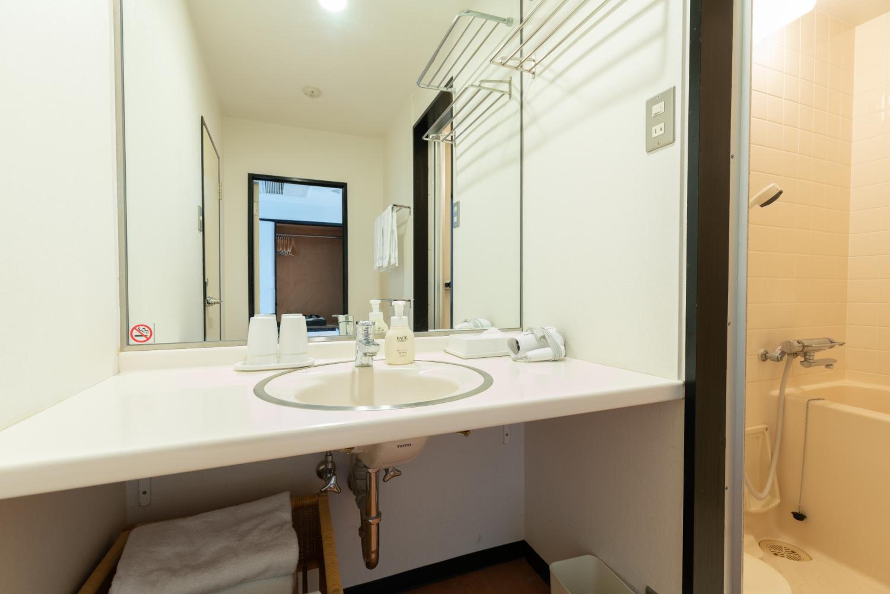 Japanese-Style Superior Room with Mt.Fuji View photo 2