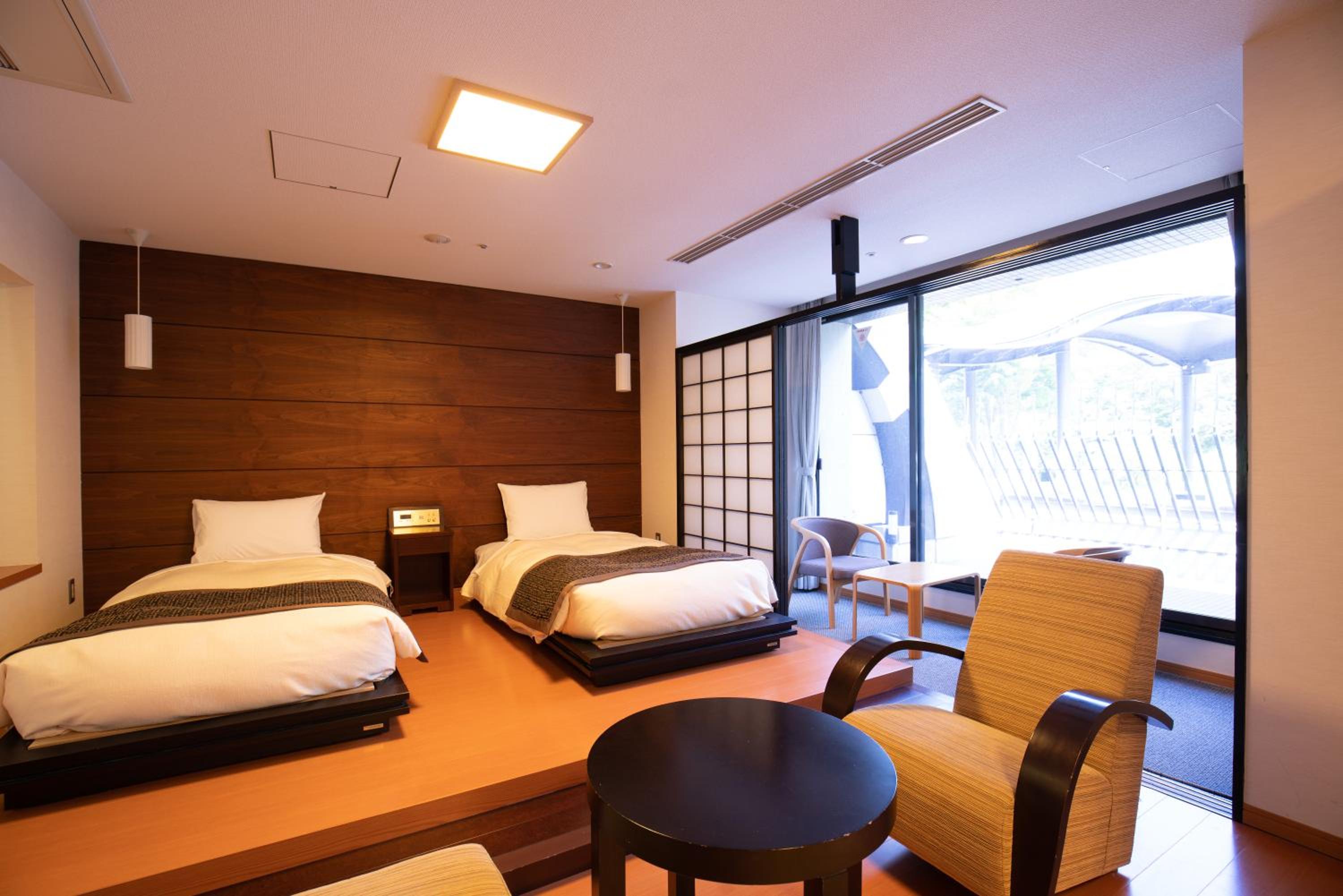 Family Room with Tatami Area photo 2