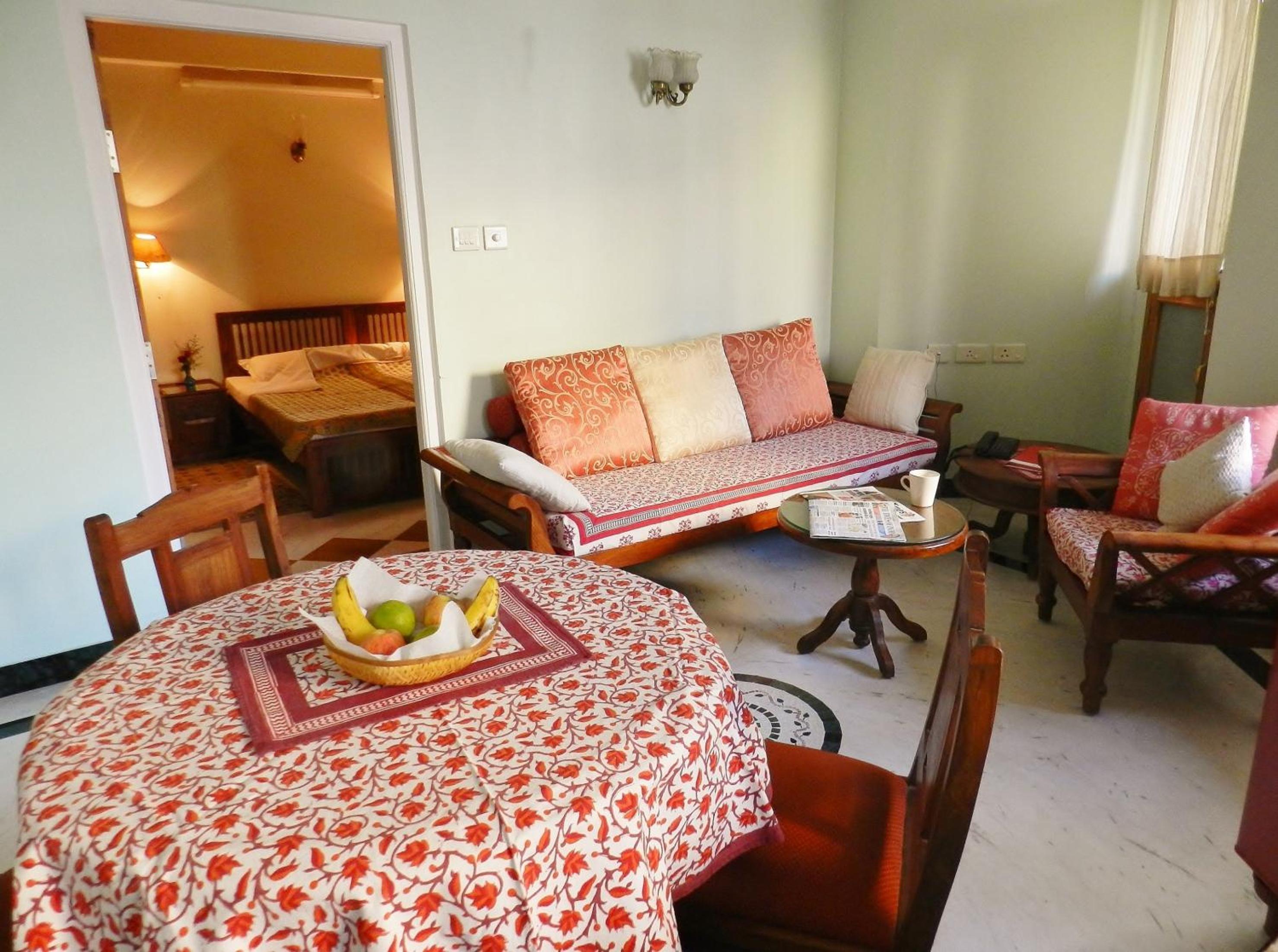 Luxury Suite - Photo 7