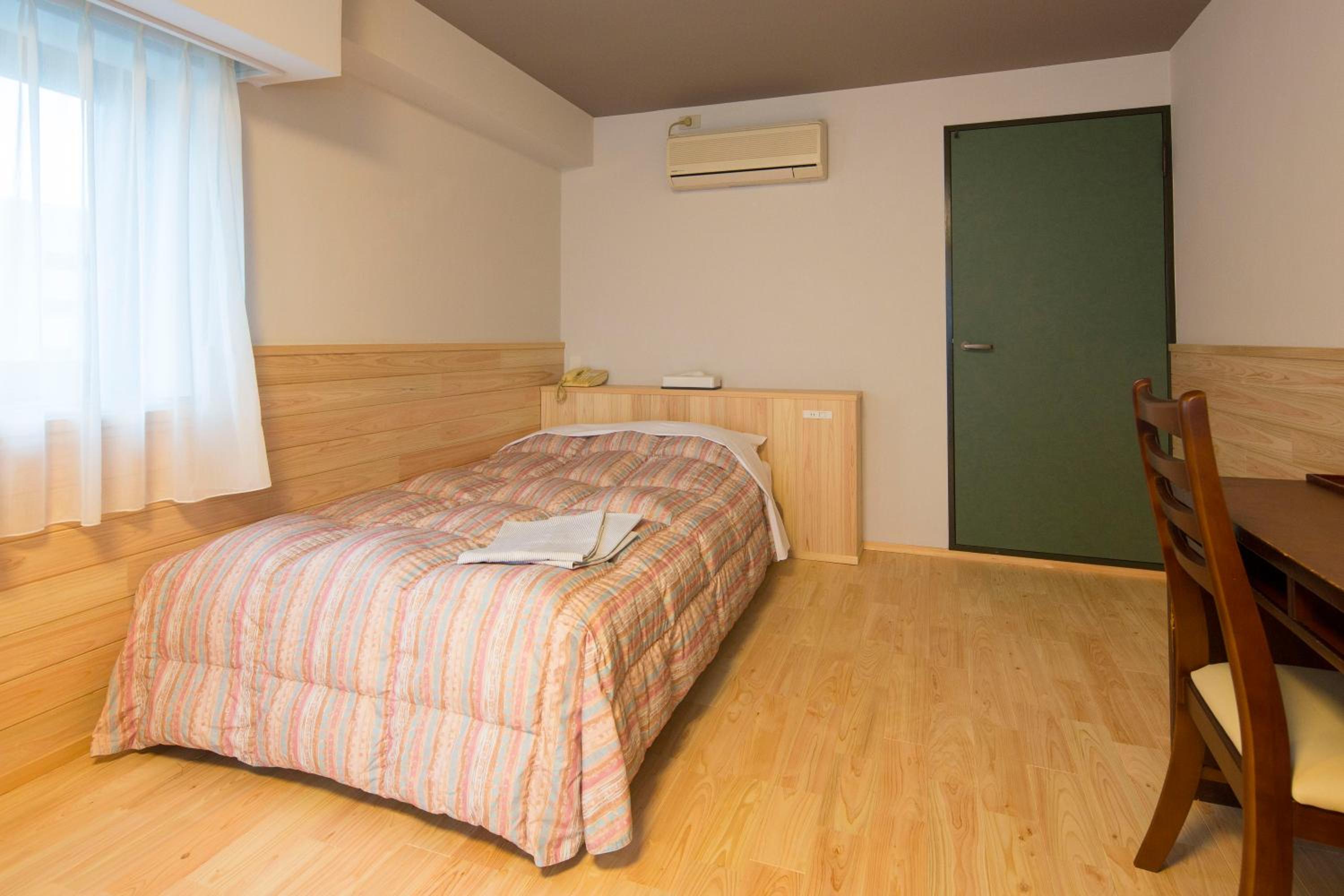 Queen Room with Balcony photo 1
