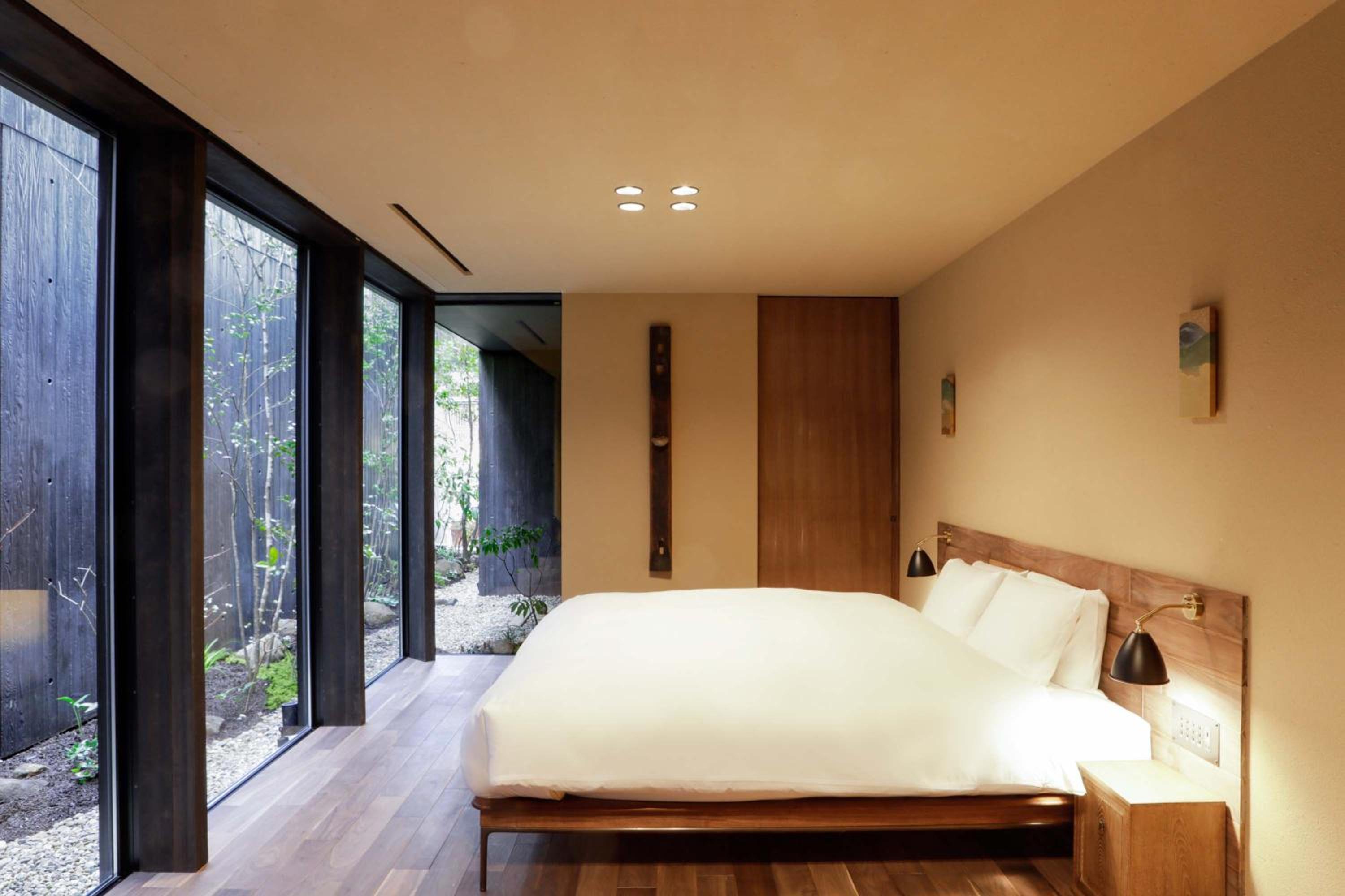Deluxe King Room with Balcony(Annex)