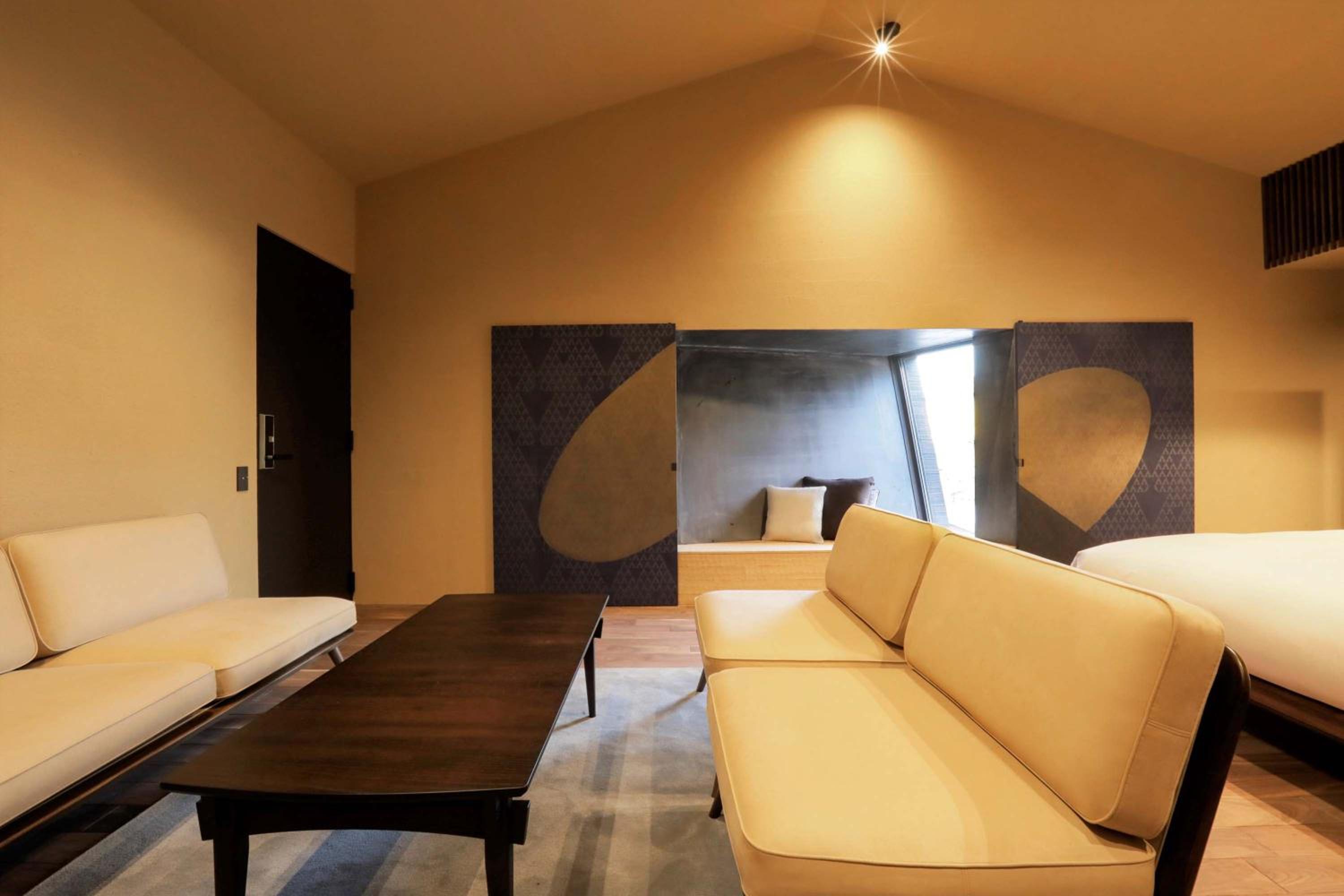 Deluxe King Room with Courtyard View(Annex) photo 1