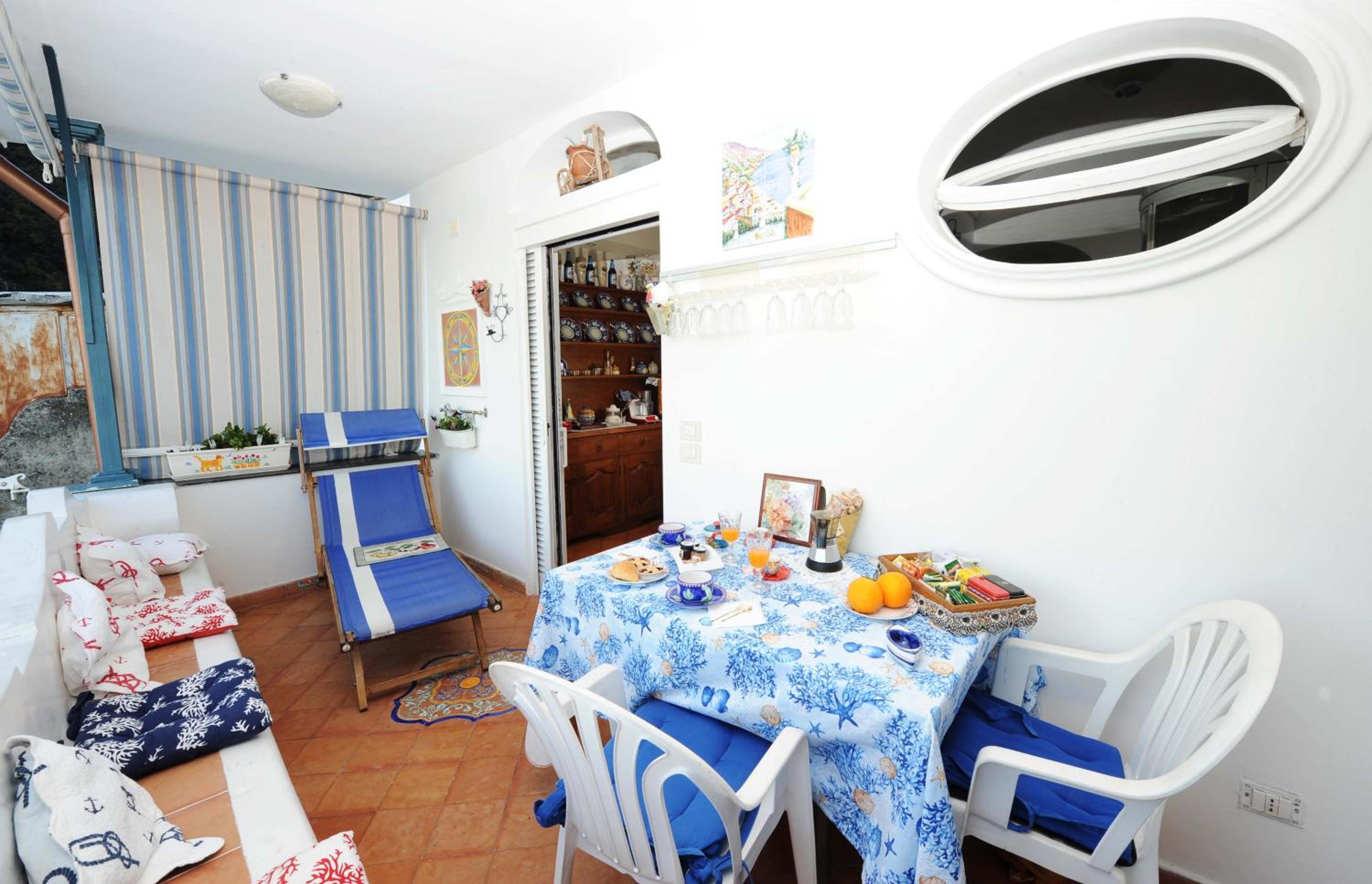 Two-Bedroom House - Photo 31