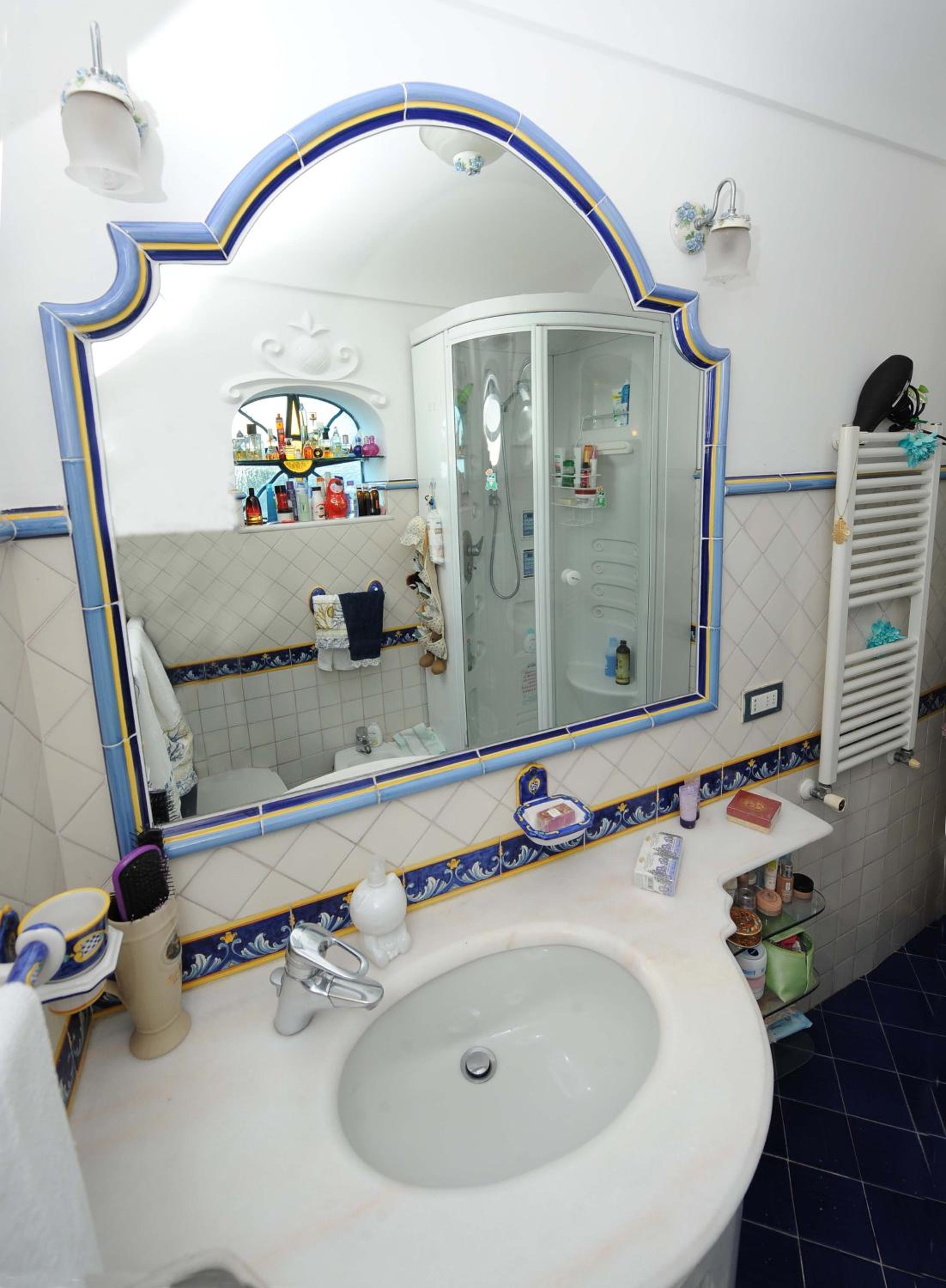 Two-Bedroom House - Photo 32